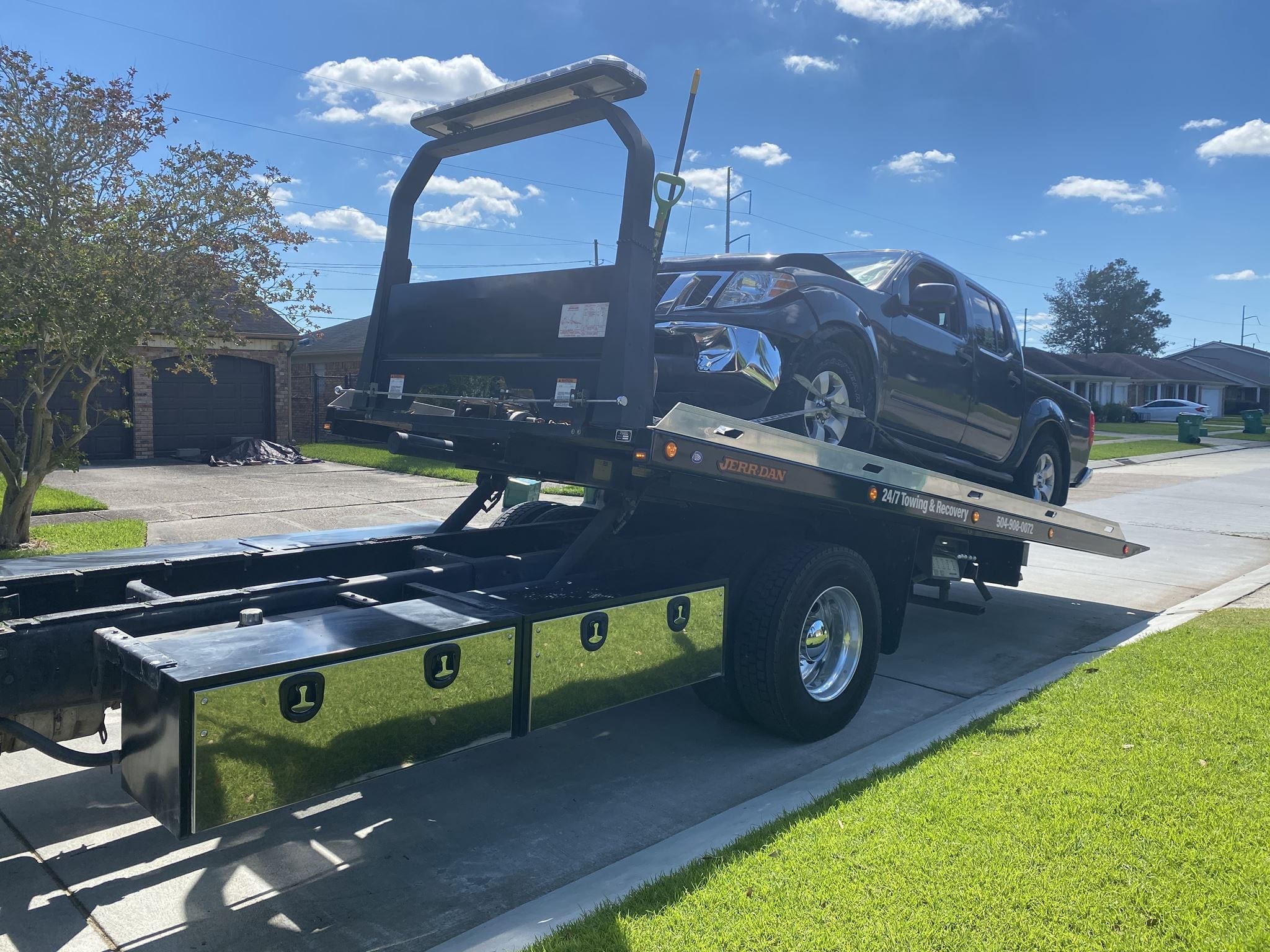 B's Towing - Local Tow Truck Wrecker Roadside Assistance Services Near Me - Local Towing Tow Truck Wrecker Roadside Assistance Services Near Me in New Orleans Louisiana (LA) and surrounding areas including but not limited to the Westbank, Harvey, Gretna, Algiers, Marrero, Westwego, Belle Chasse, Chalmette, Kenner & Metairie.