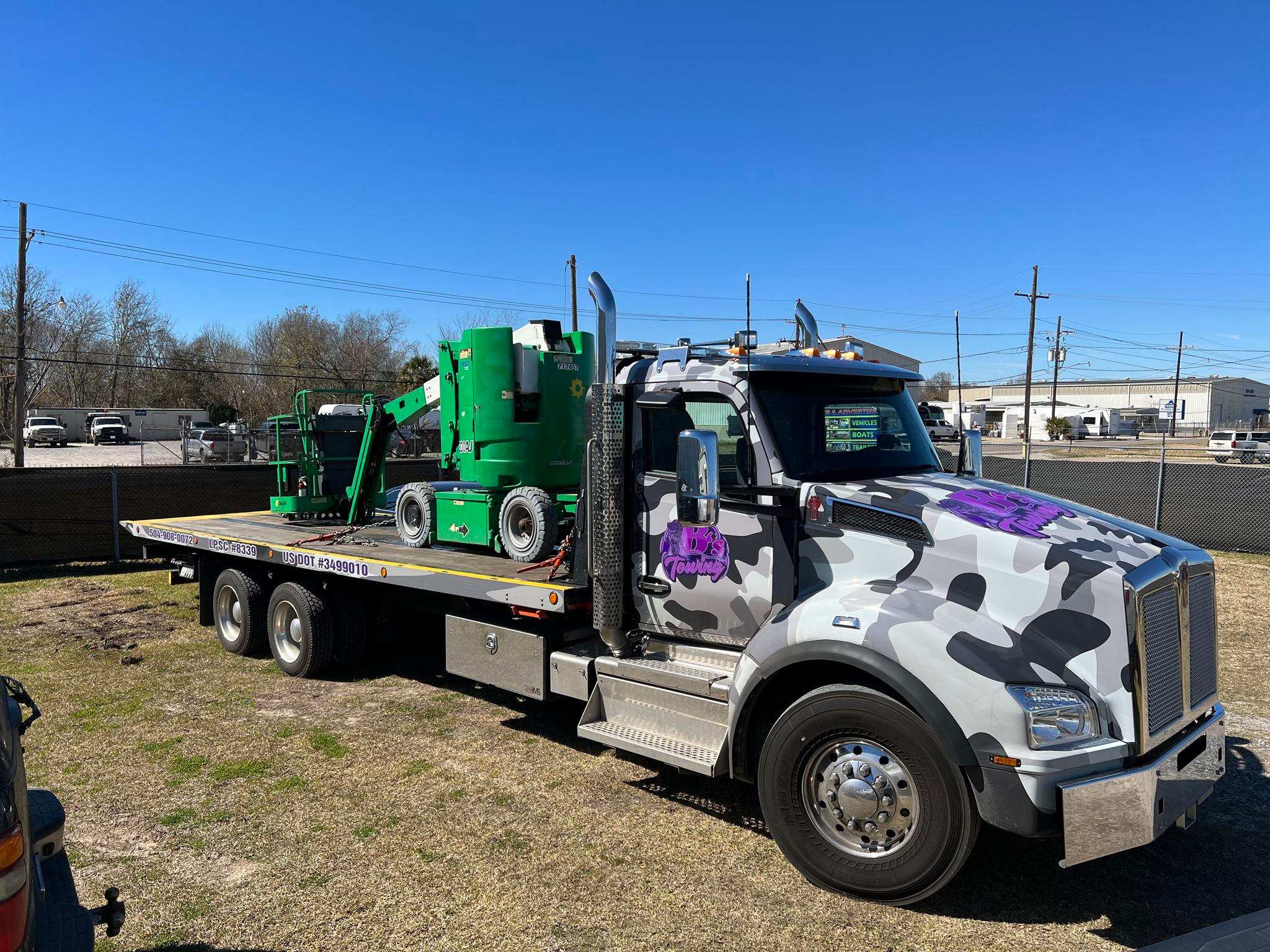 Local Light Heavy Duty Towing Tow Truck Wrecker Roadside Assistance Services Near Me in New Orleans Louisiana (LA) and surrounding areas including but not limited to the Westbank, Harvey, Gretna, Algiers, Marrero, Westwego, Belle Chasse, Chalmette, Luling, Destrehan, Kenner & Metairie.