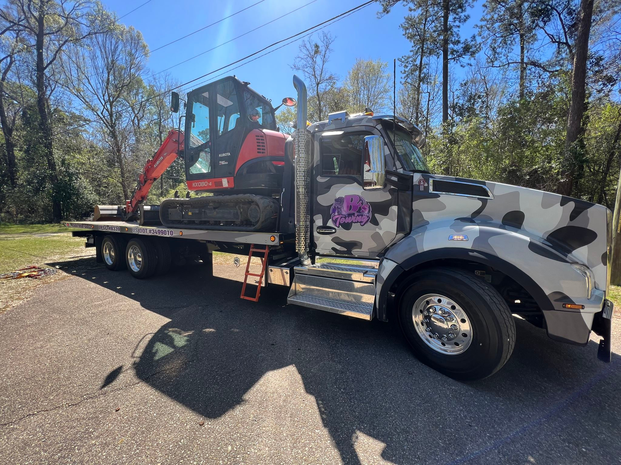 Local Light Heavy Duty Towing Tow Truck Wrecker Roadside Assistance Services Near Me in New Orleans Louisiana (LA) and surrounding areas including but not limited to the Westbank, Harvey, Gretna, Algiers, Marrero, Westwego, Belle Chasse, Chalmette, Luling, Destrehan, Kenner & Metairie.