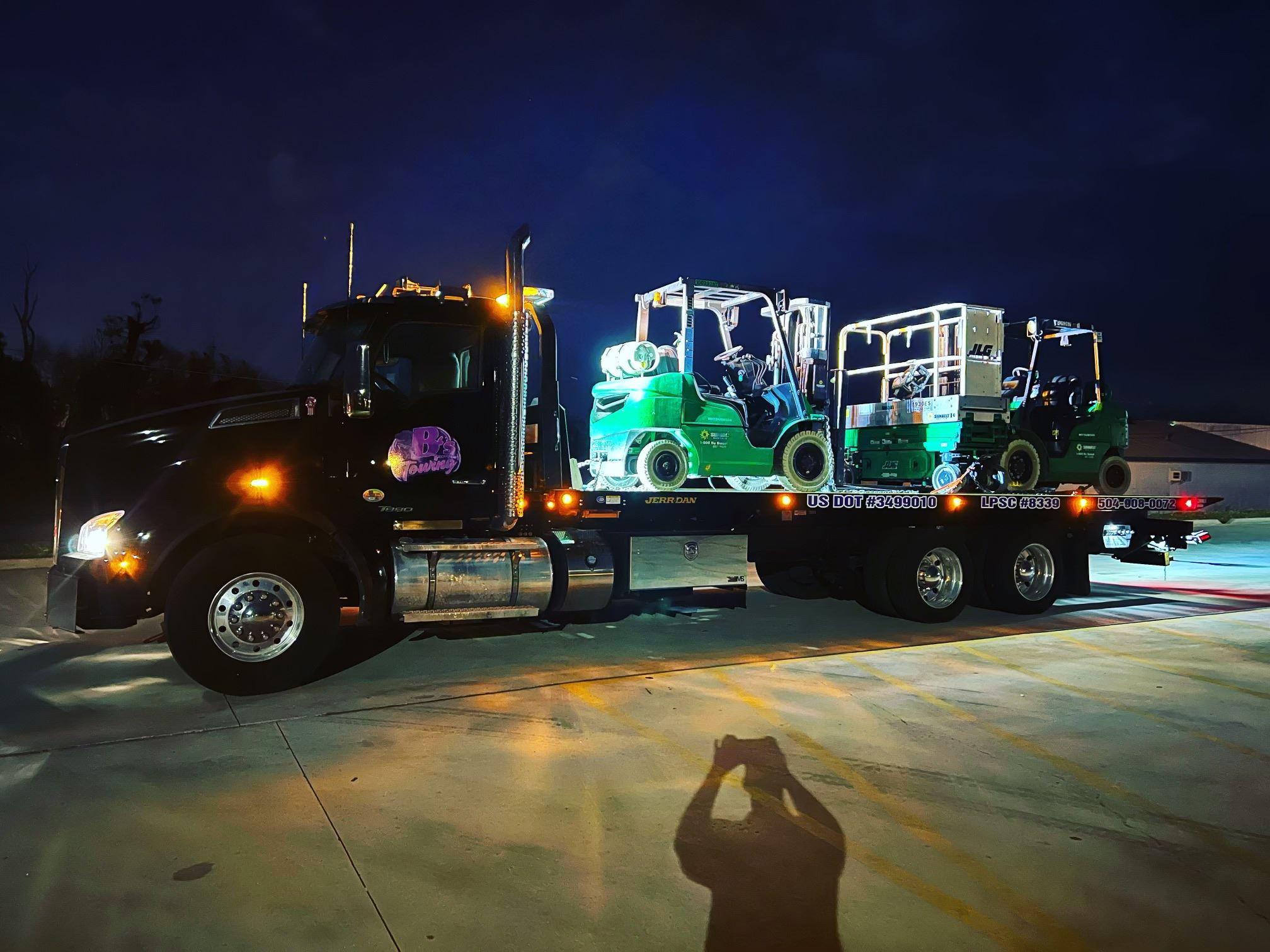 Local Light Heavy Duty Towing Tow Truck Wrecker Roadside Assistance Services Near Me in New Orleans Louisiana (LA) and surrounding areas including but not limited to the Westbank, Harvey, Gretna, Algiers, Marrero, Westwego, Belle Chasse, Chalmette, Luling, Destrehan, Kenner & Metairie.
