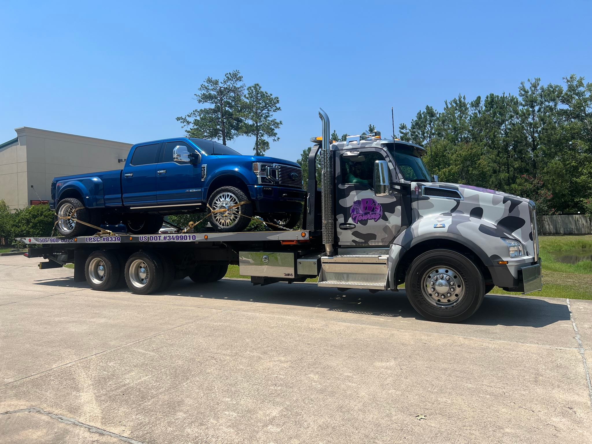 Local Light Heavy Duty Towing Tow Truck Wrecker Roadside Assistance Services Near Me in New Orleans Louisiana (LA) and surrounding areas including but not limited to the Westbank, Harvey, Gretna, Algiers, Marrero, Westwego, Belle Chasse, Chalmette, Luling, Destrehan, Kenner & Metairie.