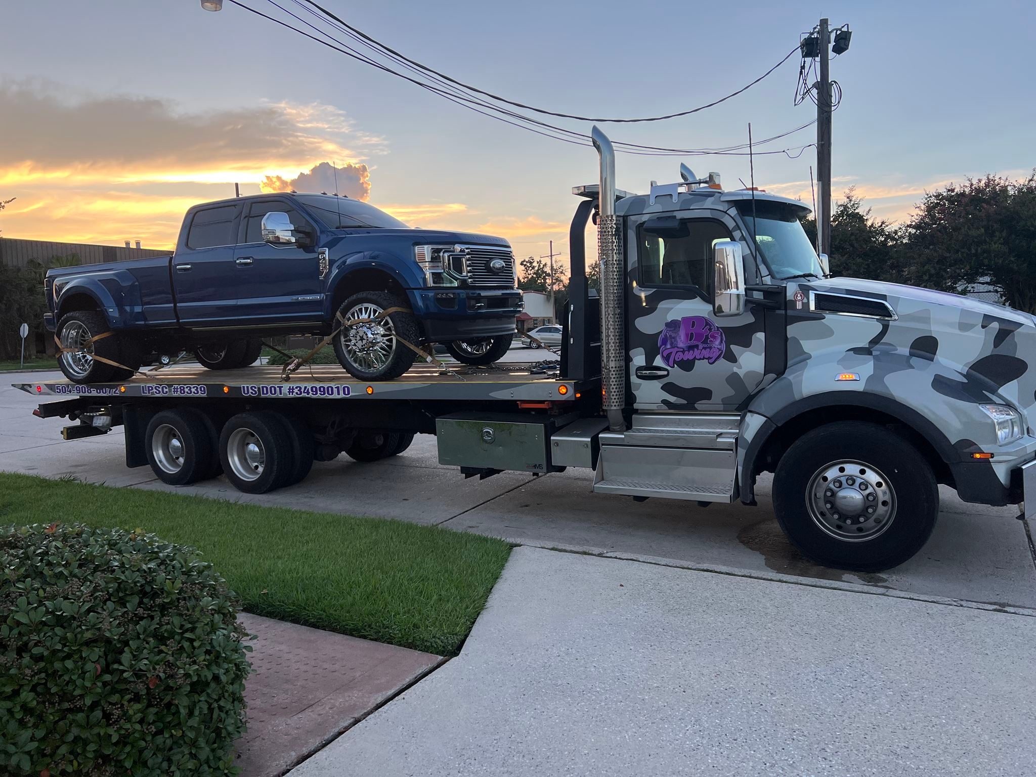 Local Light Heavy Duty Towing Tow Truck Wrecker Roadside Assistance Services Near Me in New Orleans Louisiana (LA) and surrounding areas including but not limited to the Westbank, Harvey, Gretna, Algiers, Marrero, Westwego, Belle Chasse, Chalmette, Luling, Destrehan, Kenner & Metairie.