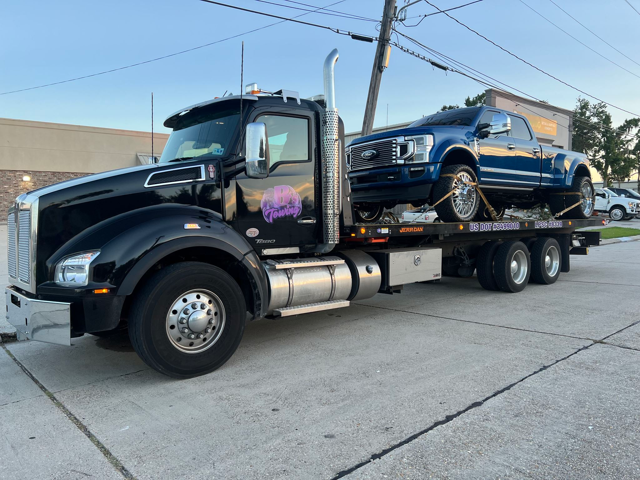 Local Light Heavy Duty Towing Tow Truck Wrecker Roadside Assistance Services Near Me in New Orleans Louisiana (LA) and surrounding areas including but not limited to the Westbank, Harvey, Gretna, Algiers, Marrero, Westwego, Belle Chasse, Chalmette, Luling, Destrehan, Kenner & Metairie.