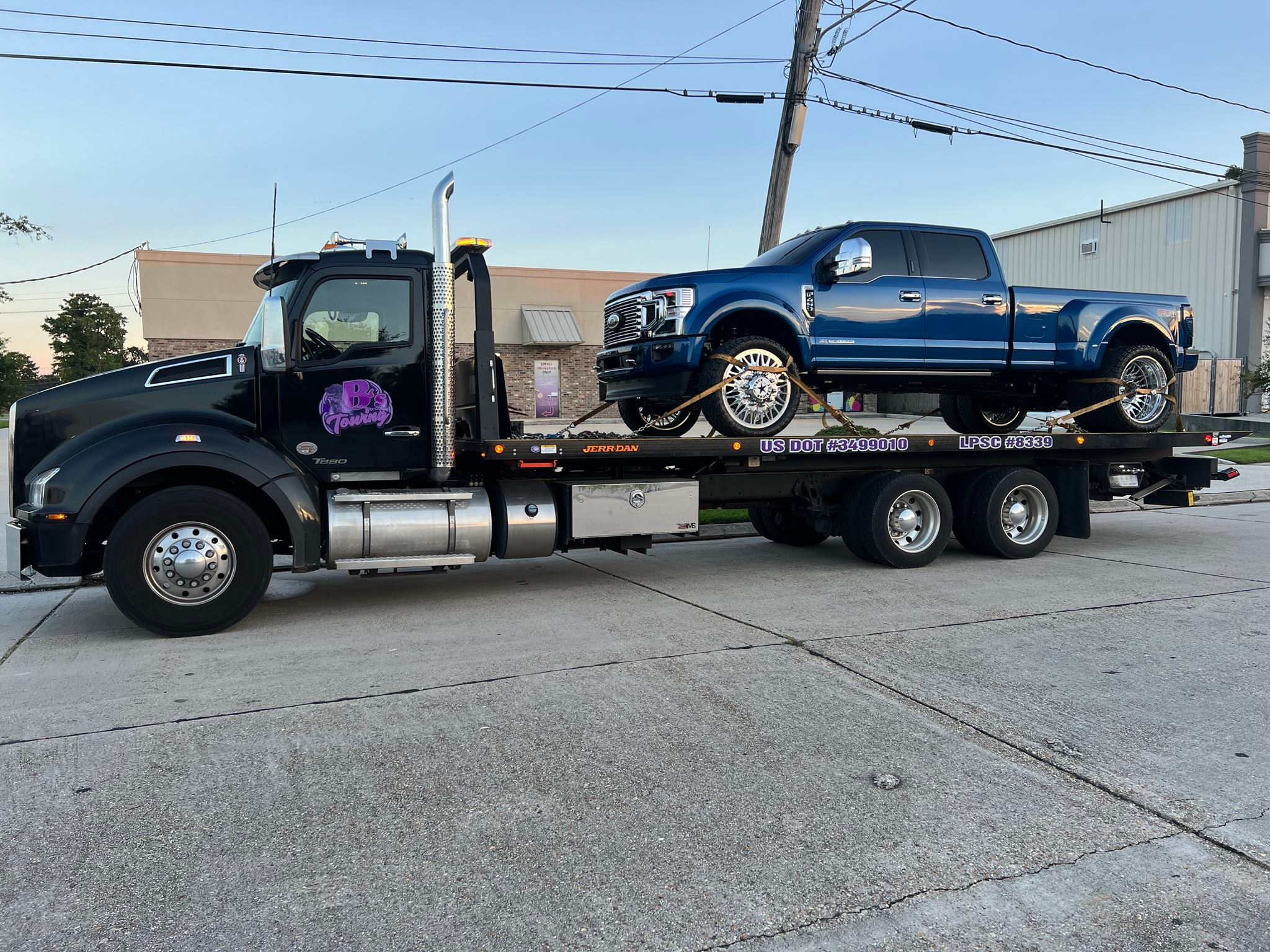 Local Light Heavy Duty Towing Tow Truck Wrecker Roadside Assistance Services Near Me in New Orleans Louisiana (LA) and surrounding areas including but not limited to the Westbank, Harvey, Gretna, Algiers, Marrero, Westwego, Belle Chasse, Chalmette, Luling, Destrehan, Kenner & Metairie.