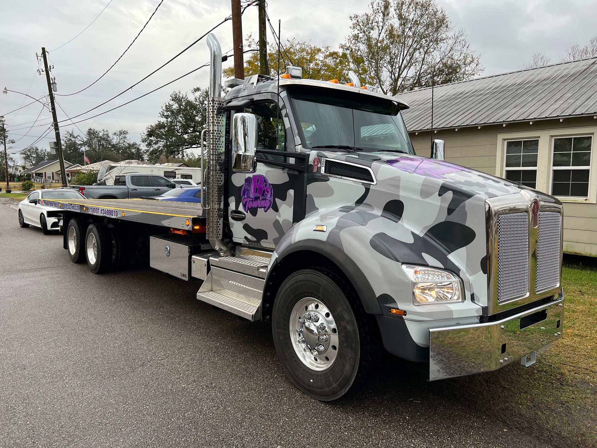 Local Light Heavy Duty Towing Tow Truck Wrecker Roadside Assistance Services Near Me in New Orleans Louisiana (LA) and surrounding areas including but not limited to the Westbank, Harvey, Gretna, Algiers, Marrero, Westwego, Belle Chasse, Chalmette, Luling, Destrehan, Kenner & Metairie.
