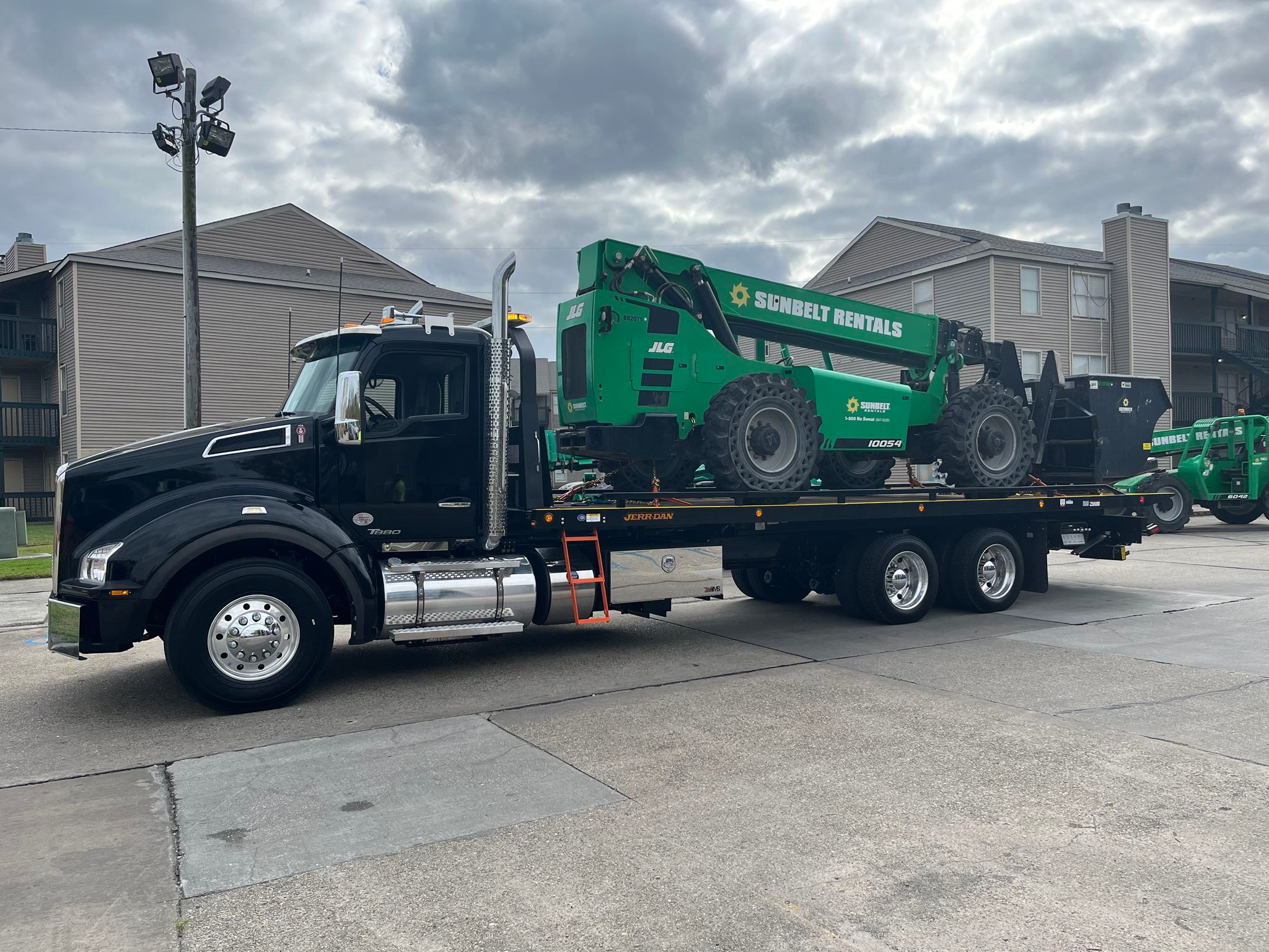 Local Light Heavy Duty Towing Tow Truck Wrecker Roadside Assistance Services Near Me in New Orleans Louisiana (LA) and surrounding areas including but not limited to the Westbank, Harvey, Gretna, Algiers, Marrero, Westwego, Belle Chasse, Chalmette, Luling, Destrehan, Kenner & Metairie.