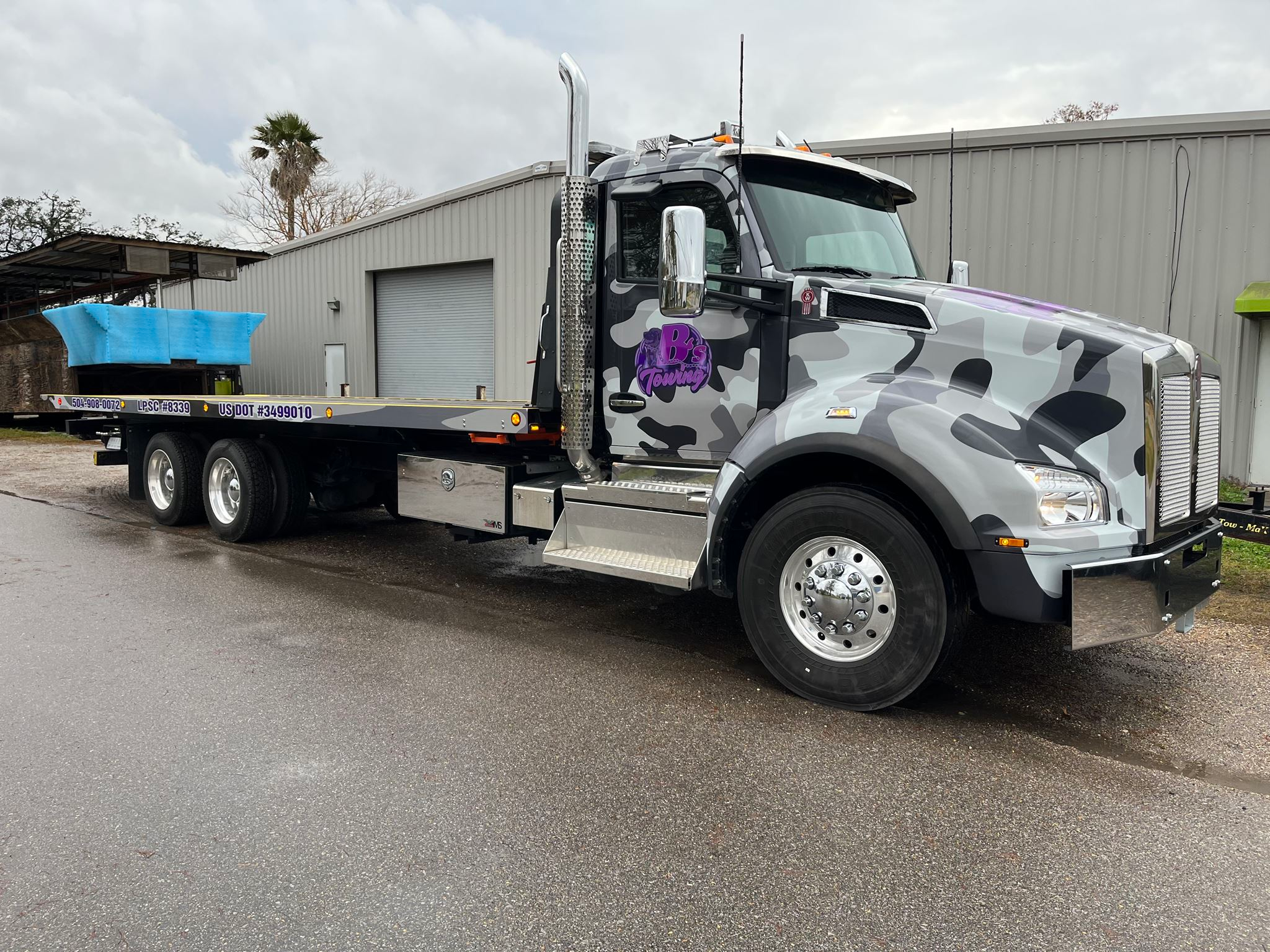 Local Light Heavy Duty Towing Tow Truck Wrecker Roadside Assistance Services Near Me in New Orleans Louisiana (LA) and surrounding areas including but not limited to the Westbank, Harvey, Gretna, Algiers, Marrero, Westwego, Belle Chasse, Chalmette, Luling, Destrehan, Kenner & Metairie.