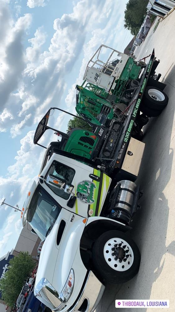 Local Light Heavy Duty Towing Tow Truck Wrecker Roadside Assistance Services Near Me in New Orleans Louisiana (LA) and surrounding areas including but not limited to the Westbank, Harvey, Gretna, Algiers, Marrero, Westwego, Belle Chasse, Chalmette, Luling, Destrehan, Kenner & Metairie.