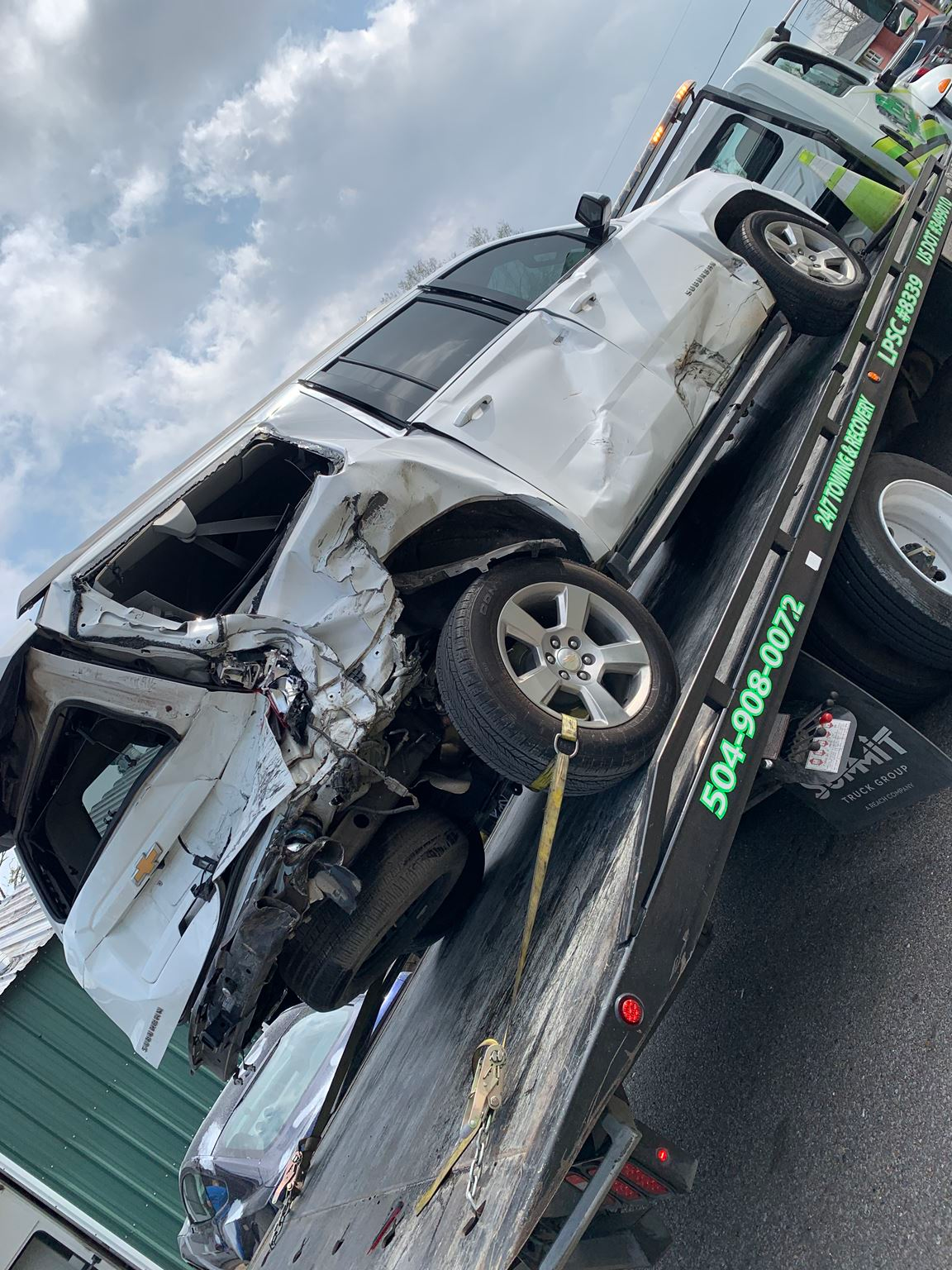 Local Light Heavy Duty Towing Tow Truck Wrecker Roadside Assistance Services Near Me in New Orleans Louisiana (LA) and surrounding areas including but not limited to the Westbank, Harvey, Gretna, Algiers, Marrero, Westwego, Belle Chasse, Chalmette, Luling, Destrehan, Kenner & Metairie.
