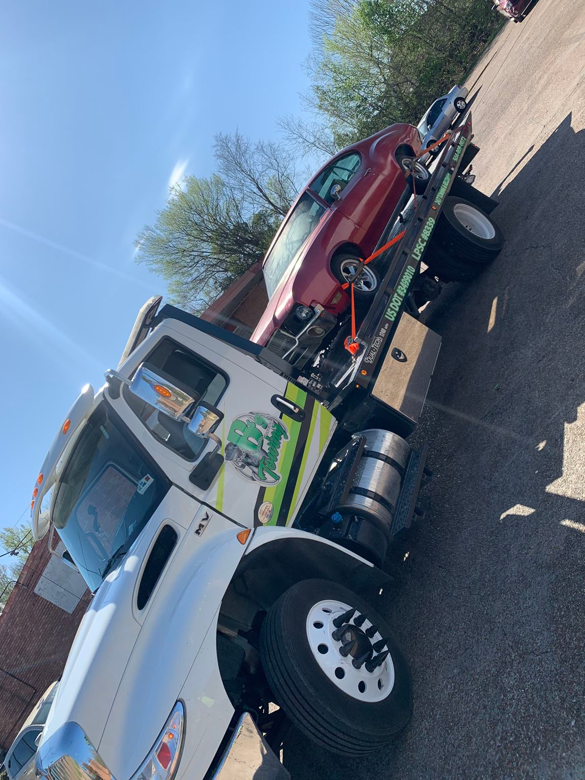Local Light Heavy Duty Towing Tow Truck Wrecker Roadside Assistance Services Near Me in New Orleans Louisiana (LA) and surrounding areas including but not limited to the Westbank, Harvey, Gretna, Algiers, Marrero, Westwego, Belle Chasse, Chalmette, Luling, Destrehan, Kenner & Metairie.