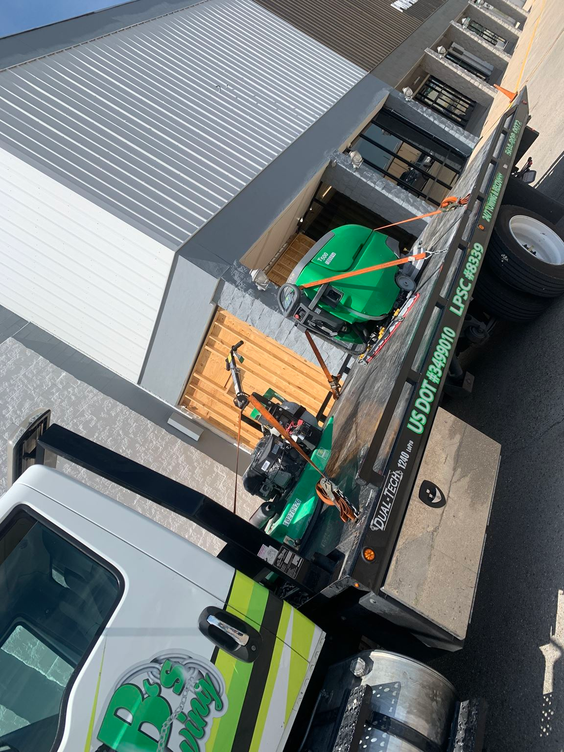 Local Light Heavy Duty Towing Tow Truck Wrecker Roadside Assistance Services Near Me in New Orleans Louisiana (LA) and surrounding areas including but not limited to the Westbank, Harvey, Gretna, Algiers, Marrero, Westwego, Belle Chasse, Chalmette, Luling, Destrehan, Kenner & Metairie.