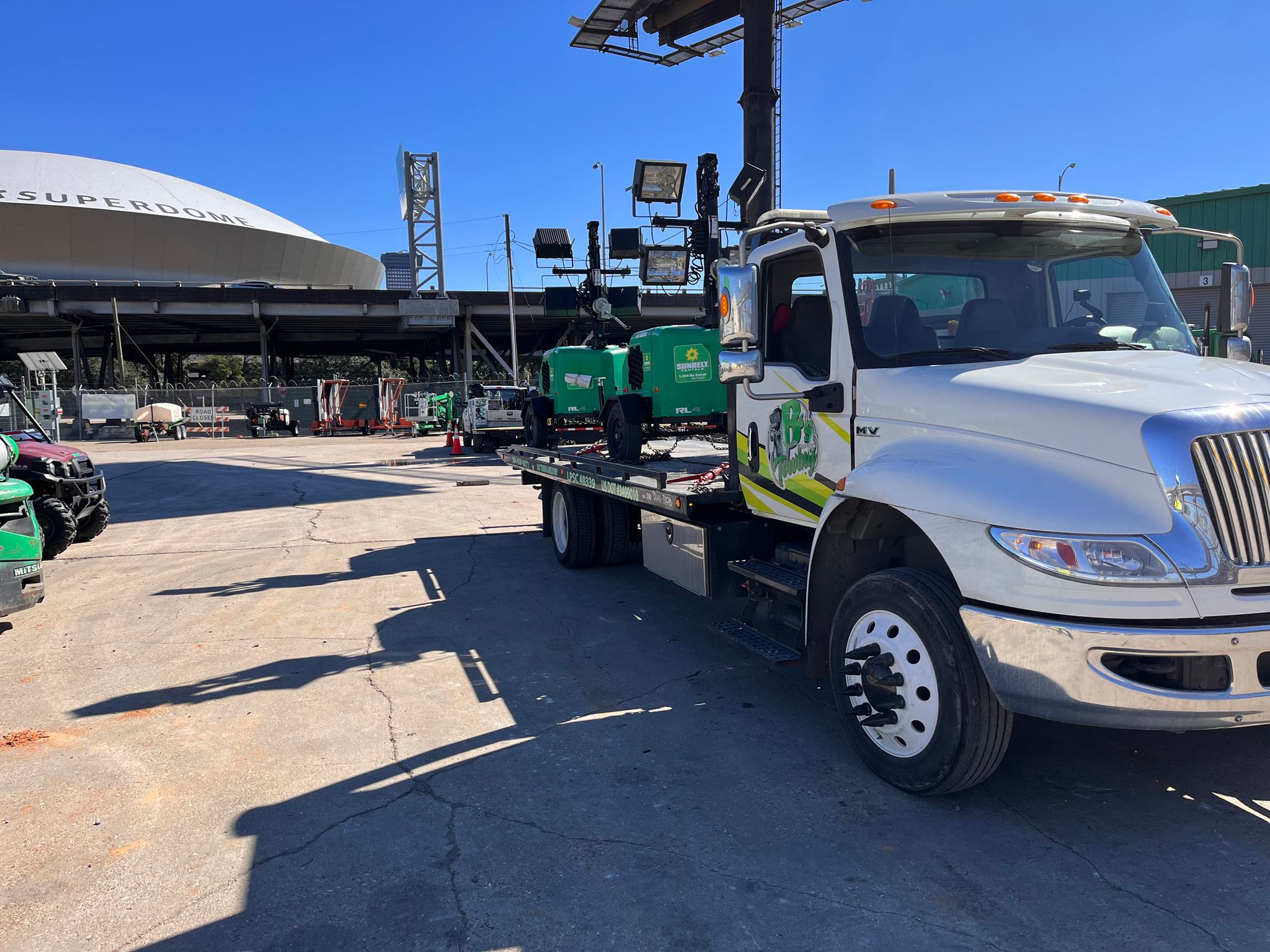 Local Light Heavy Duty Towing Tow Truck Wrecker Roadside Assistance Services Near Me in New Orleans Louisiana (LA) and surrounding areas including but not limited to the Westbank, Harvey, Gretna, Algiers, Marrero, Westwego, Belle Chasse, Chalmette, Luling, Destrehan, Kenner & Metairie.
