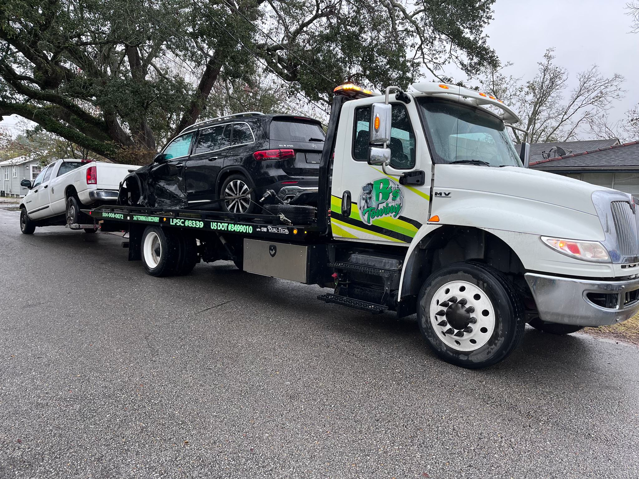 Local Light Heavy Duty Towing Tow Truck Wrecker Roadside Assistance Services Near Me in New Orleans Louisiana (LA) and surrounding areas including but not limited to the Westbank, Harvey, Gretna, Algiers, Marrero, Westwego, Belle Chasse, Chalmette, Luling, Destrehan, Kenner & Metairie.