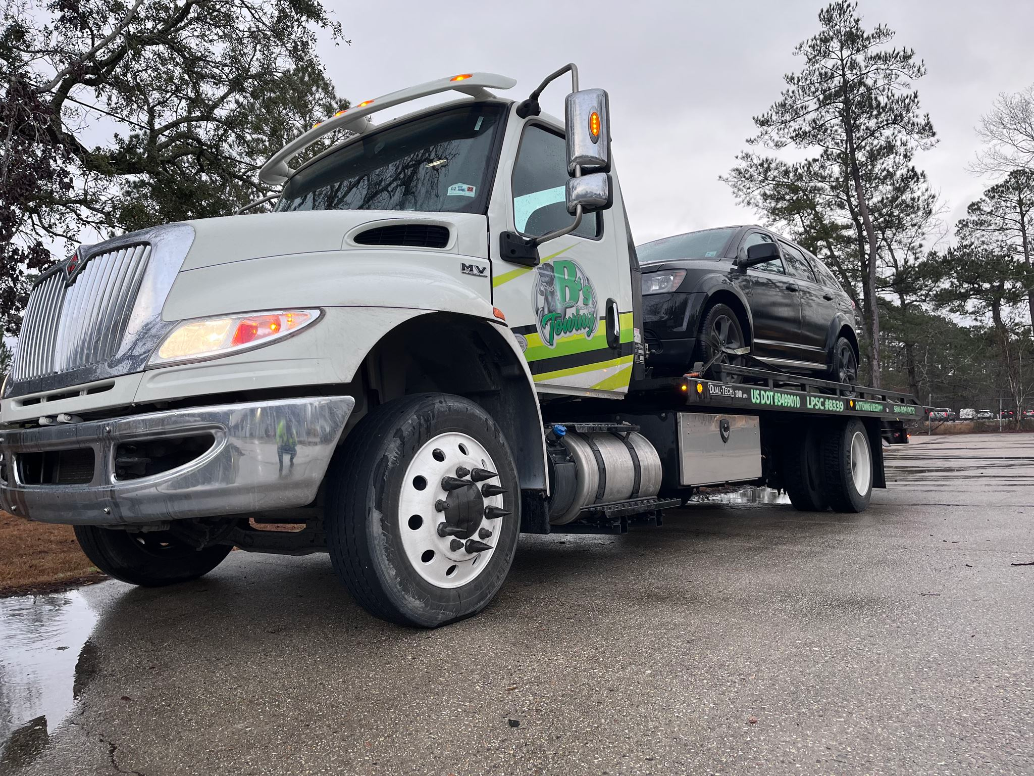 Local Light Heavy Duty Towing Tow Truck Wrecker Roadside Assistance Services Near Me in New Orleans Louisiana (LA) and surrounding areas including but not limited to the Westbank, Harvey, Gretna, Algiers, Marrero, Westwego, Belle Chasse, Chalmette, Luling, Destrehan, Kenner & Metairie.