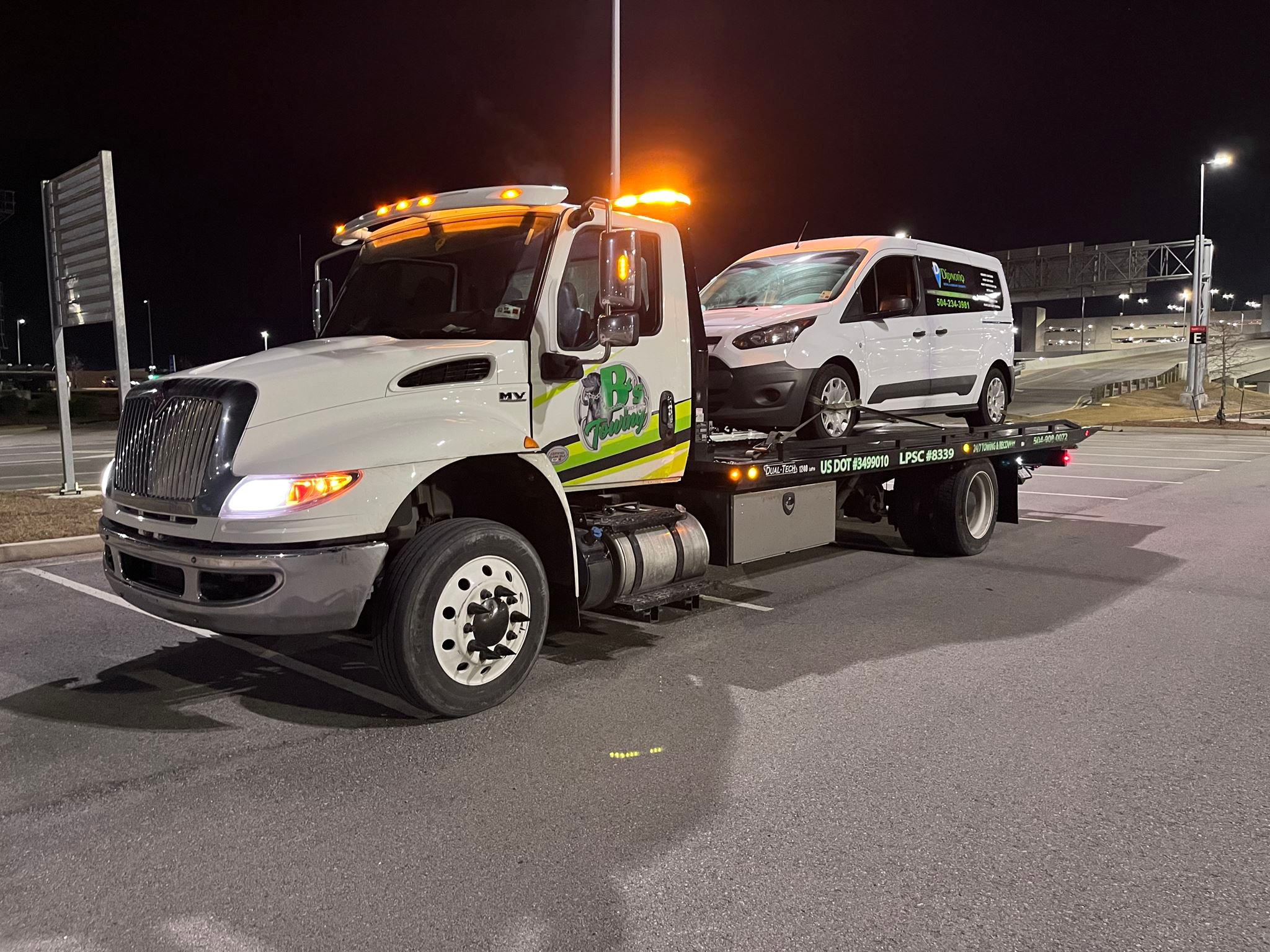 Local Light Heavy Duty Towing Tow Truck Wrecker Roadside Assistance Services Near Me in New Orleans Louisiana (LA) and surrounding areas including but not limited to the Westbank, Harvey, Gretna, Algiers, Marrero, Westwego, Belle Chasse, Chalmette, Luling, Destrehan, Kenner & Metairie.