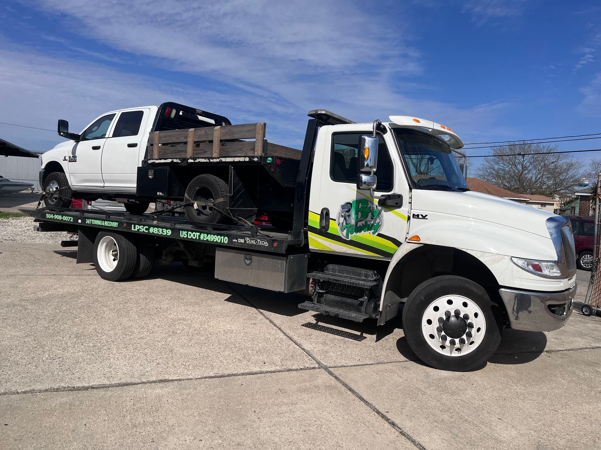 Local Light Heavy Duty Towing Tow Truck Wrecker Roadside Assistance Services Near Me in New Orleans Louisiana (LA) and surrounding areas including but not limited to the Westbank, Harvey, Gretna, Algiers, Marrero, Westwego, Belle Chasse, Chalmette, Luling, Destrehan, Kenner & Metairie.