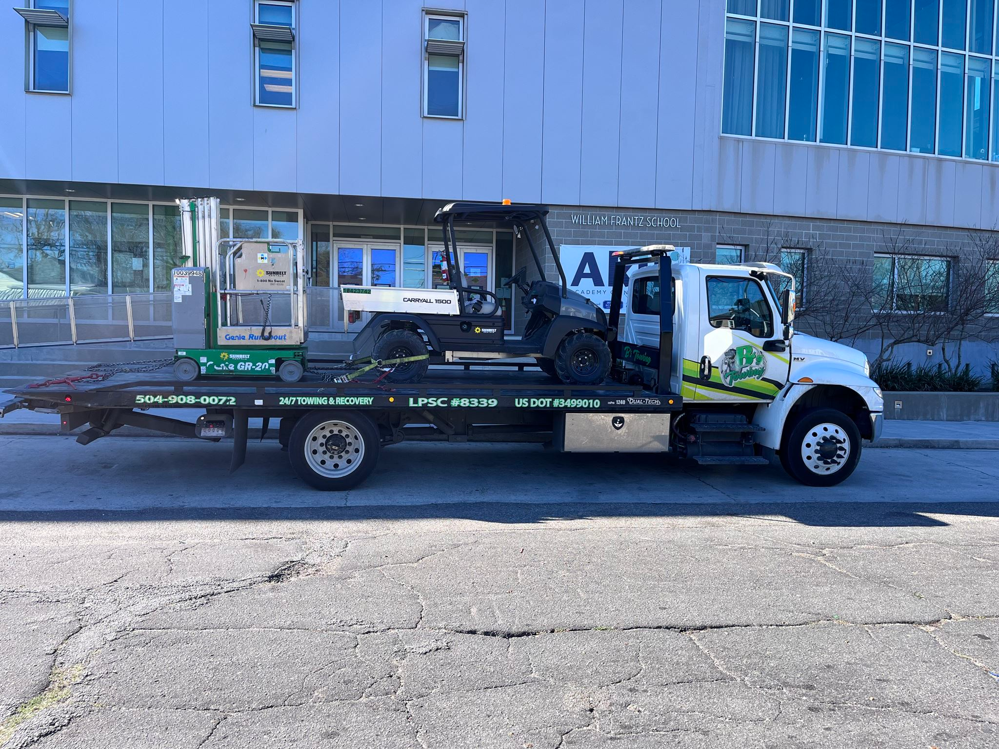 Local Light Heavy Duty Towing Tow Truck Wrecker Roadside Assistance Services Near Me in New Orleans Louisiana (LA) and surrounding areas including but not limited to the Westbank, Harvey, Gretna, Algiers, Marrero, Westwego, Belle Chasse, Chalmette, Luling, Destrehan, Kenner & Metairie.