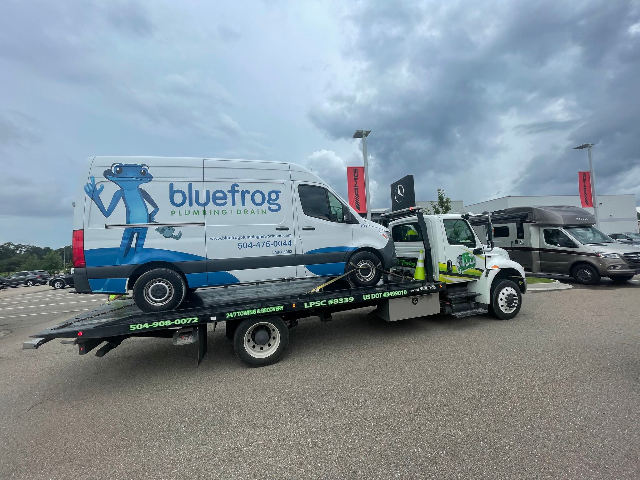 Local Light Heavy Duty Towing Tow Truck Wrecker Roadside Assistance Services Near Me in New Orleans Louisiana (LA) and surrounding areas including but not limited to the Westbank, Harvey, Gretna, Algiers, Marrero, Westwego, Belle Chasse, Chalmette, Luling, Destrehan, Kenner & Metairie.