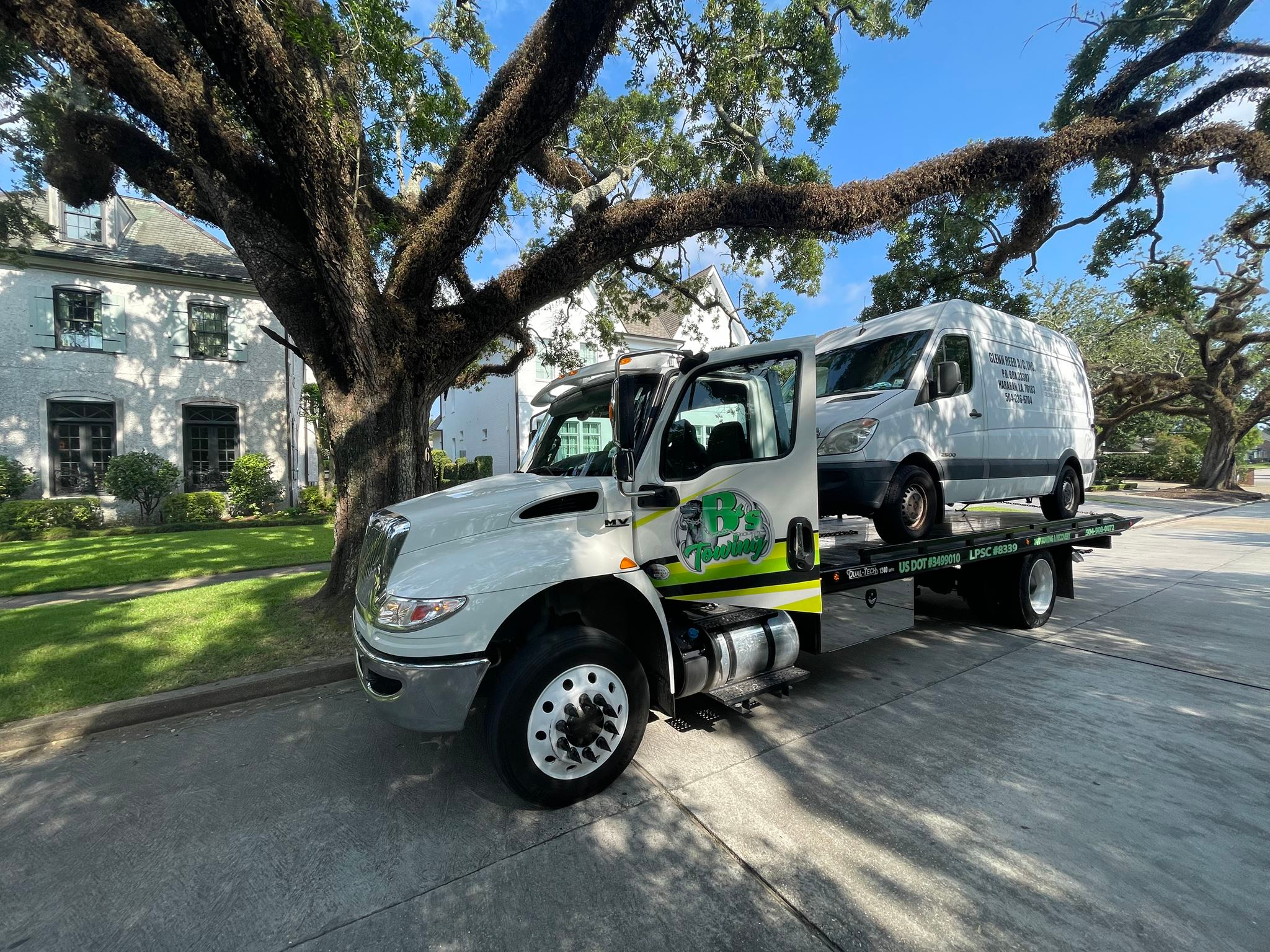 Local Light Heavy Duty Towing Tow Truck Wrecker Roadside Assistance Services Near Me in New Orleans Louisiana (LA) and surrounding areas including but not limited to the Westbank, Harvey, Gretna, Algiers, Marrero, Westwego, Belle Chasse, Chalmette, Luling, Destrehan, Kenner & Metairie.