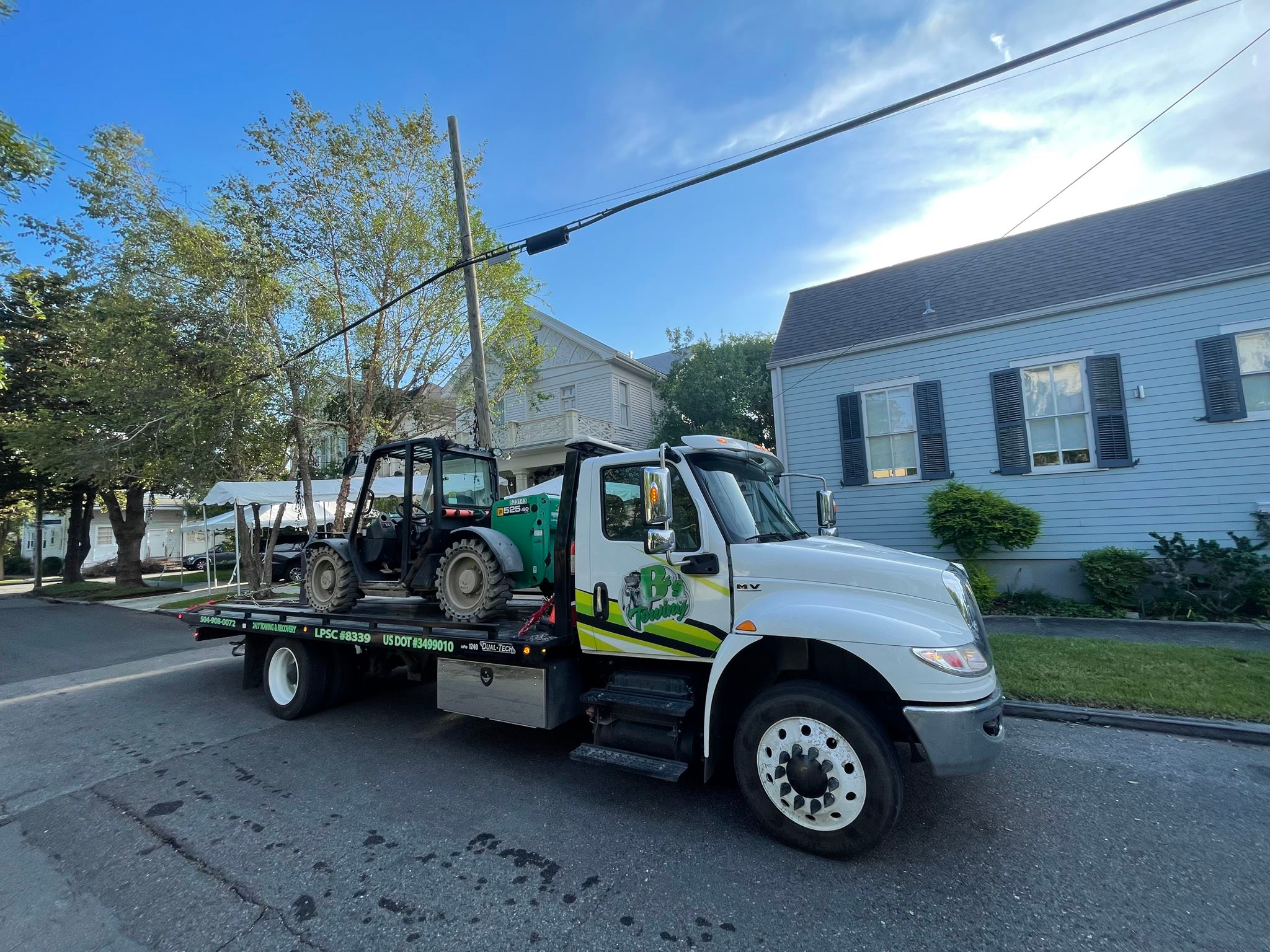 Local Light Heavy Duty Towing Tow Truck Wrecker Roadside Assistance Services Near Me in New Orleans Louisiana (LA) and surrounding areas including but not limited to the Westbank, Harvey, Gretna, Algiers, Marrero, Westwego, Belle Chasse, Chalmette, Luling, Destrehan, Kenner & Metairie.