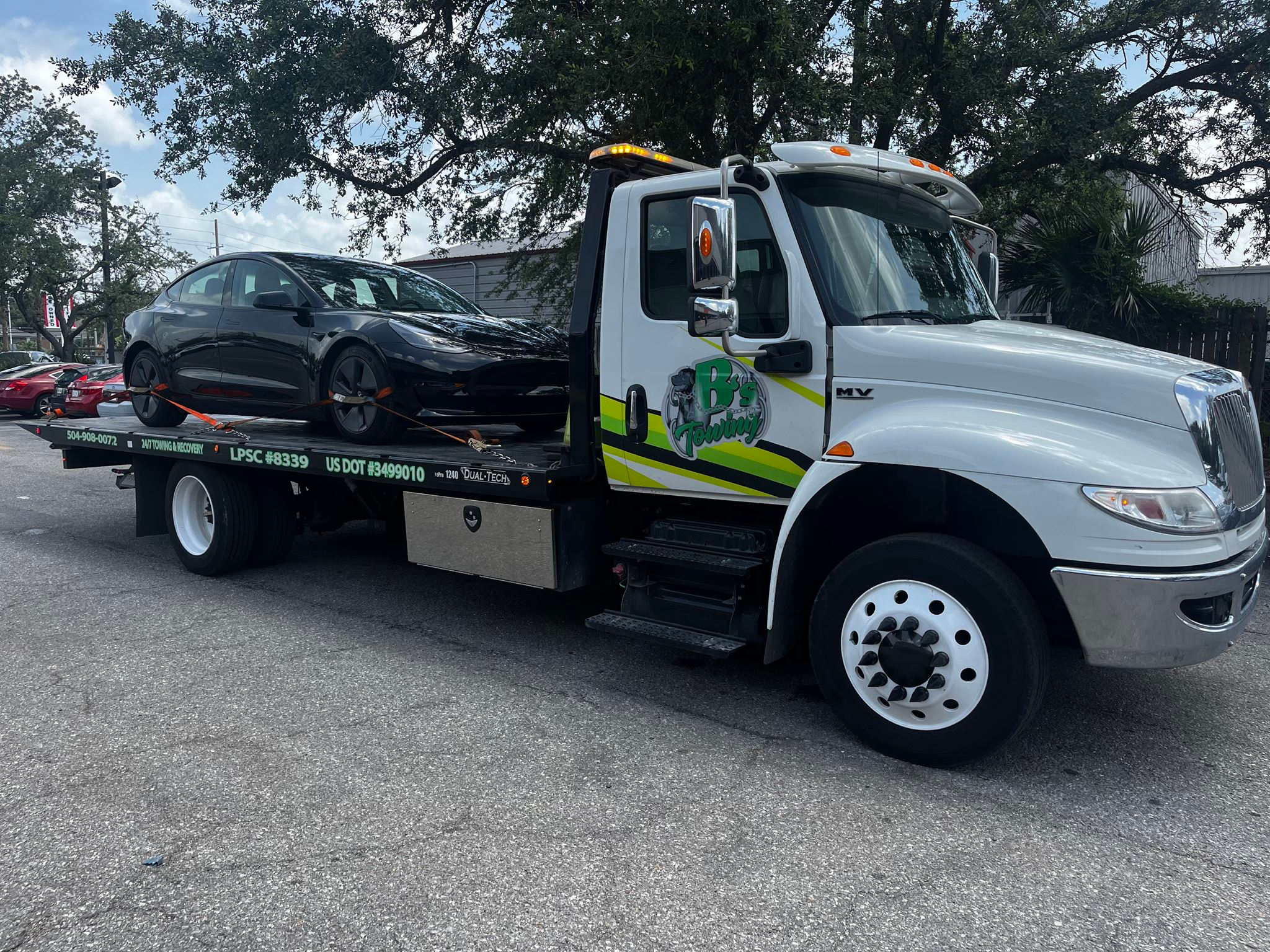 Local Light Heavy Duty Towing Tow Truck Wrecker Roadside Assistance Services Near Me in New Orleans Louisiana (LA) and surrounding areas including but not limited to the Westbank, Harvey, Gretna, Algiers, Marrero, Westwego, Belle Chasse, Chalmette, Luling, Destrehan, Kenner & Metairie.