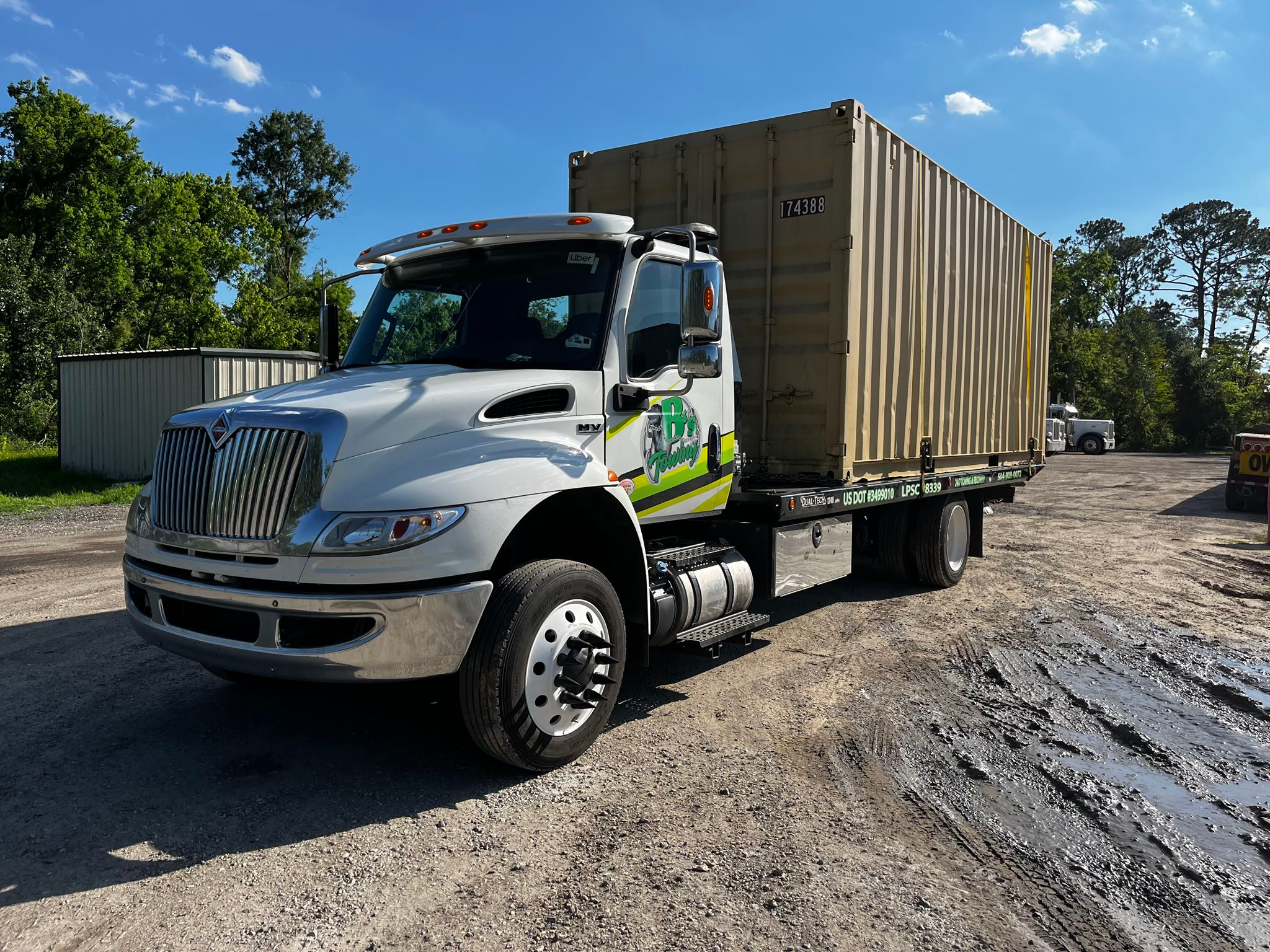 Local Light Heavy Duty Towing Tow Truck Wrecker Roadside Assistance Services Near Me in New Orleans Louisiana (LA) and surrounding areas including but not limited to the Westbank, Harvey, Gretna, Algiers, Marrero, Westwego, Belle Chasse, Chalmette, Luling, Destrehan, Kenner & Metairie.
