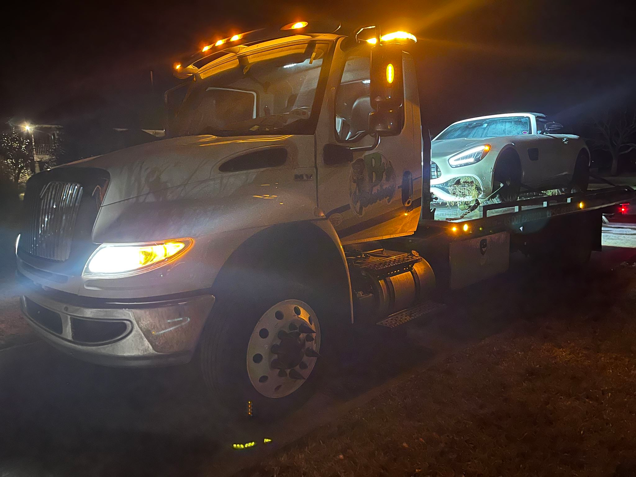 Local Light Heavy Duty Towing Tow Truck Wrecker Roadside Assistance Services Near Me in New Orleans Louisiana (LA) and surrounding areas including but not limited to the Westbank, Harvey, Gretna, Algiers, Marrero, Westwego, Belle Chasse, Chalmette, Luling, Destrehan, Kenner & Metairie.
