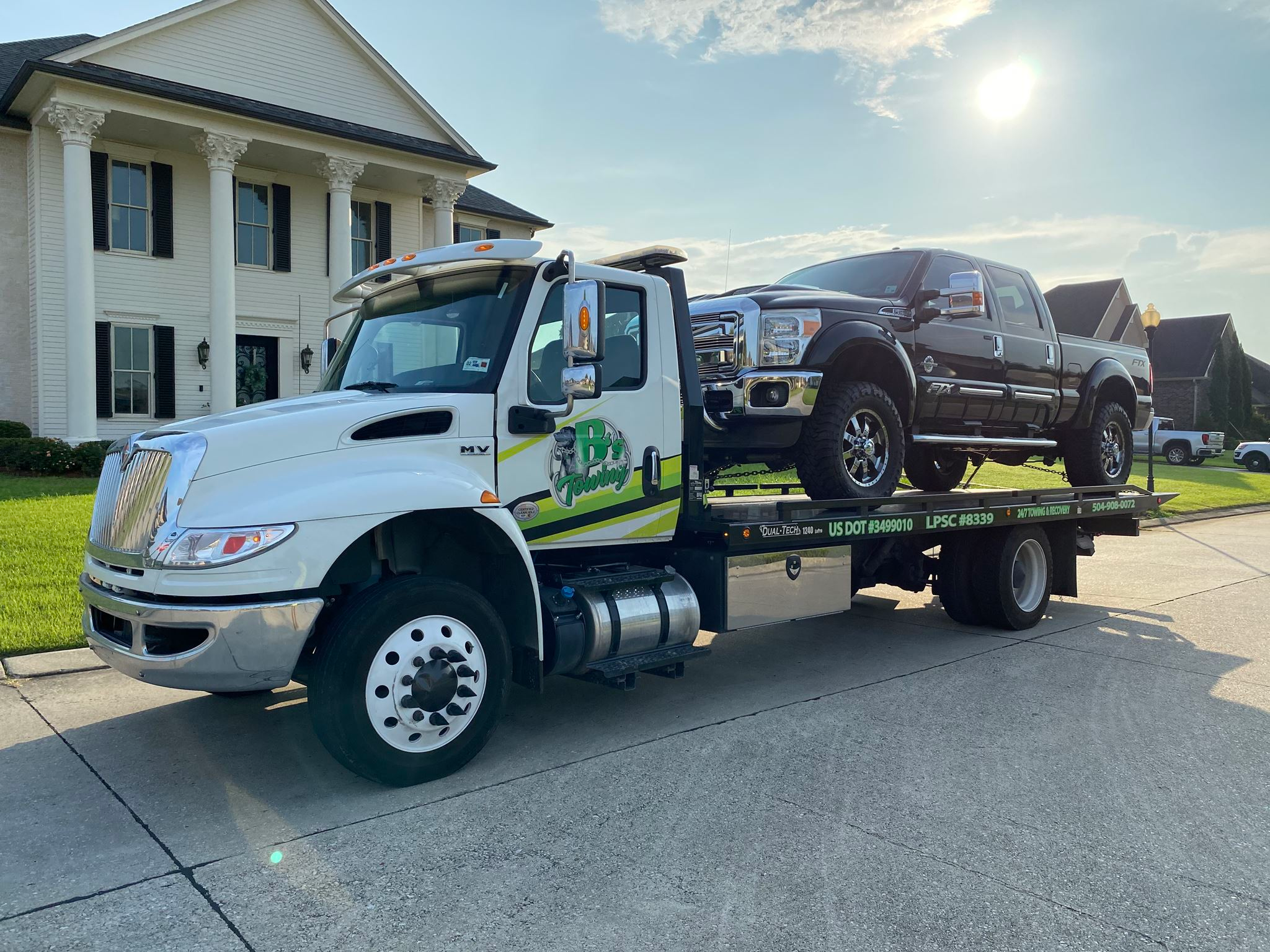 Local Light Heavy Duty Towing Tow Truck Wrecker Roadside Assistance Services Near Me in New Orleans Louisiana (LA) and surrounding areas including but not limited to the Westbank, Harvey, Gretna, Algiers, Marrero, Westwego, Belle Chasse, Chalmette, Luling, Destrehan, Kenner & Metairie.