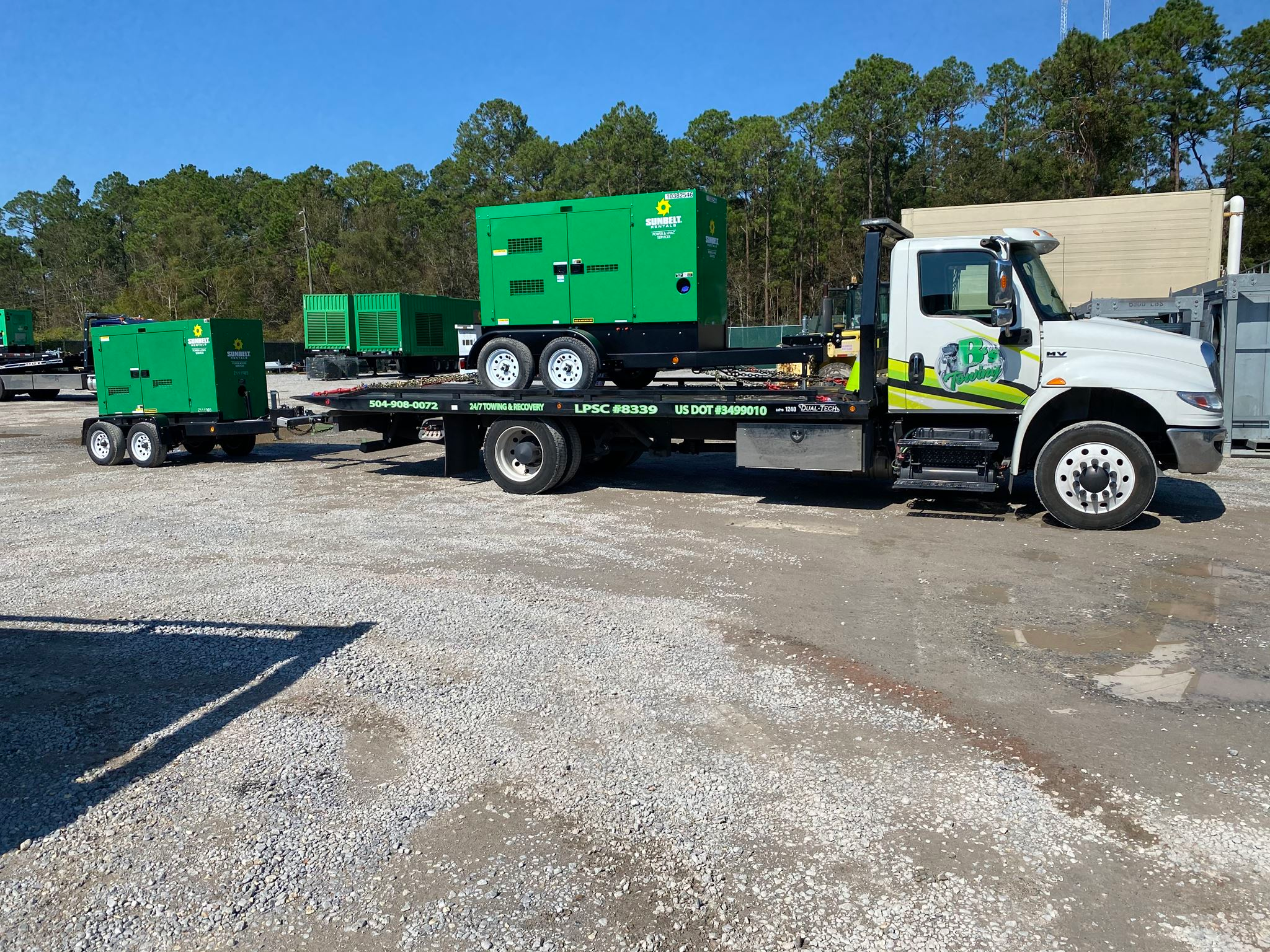 Local Light Heavy Duty Towing Tow Truck Wrecker Roadside Assistance Services Near Me in New Orleans Louisiana (LA) and surrounding areas including but not limited to the Westbank, Harvey, Gretna, Algiers, Marrero, Westwego, Belle Chasse, Chalmette, Luling, Destrehan, Kenner & Metairie.