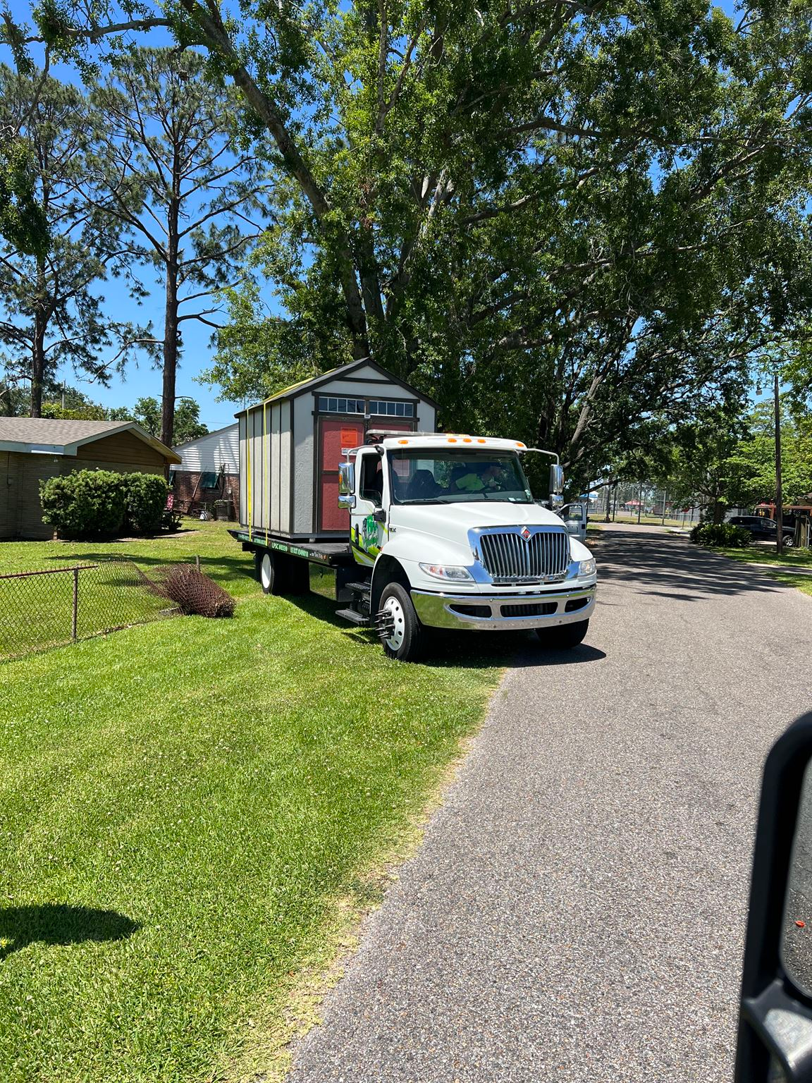 Local Light Heavy Duty Towing Tow Truck Wrecker Roadside Assistance Services Near Me in New Orleans Louisiana (LA) and surrounding areas including but not limited to the Westbank, Harvey, Gretna, Algiers, Marrero, Westwego, Belle Chasse, Chalmette, Luling, Destrehan, Kenner & Metairie.
