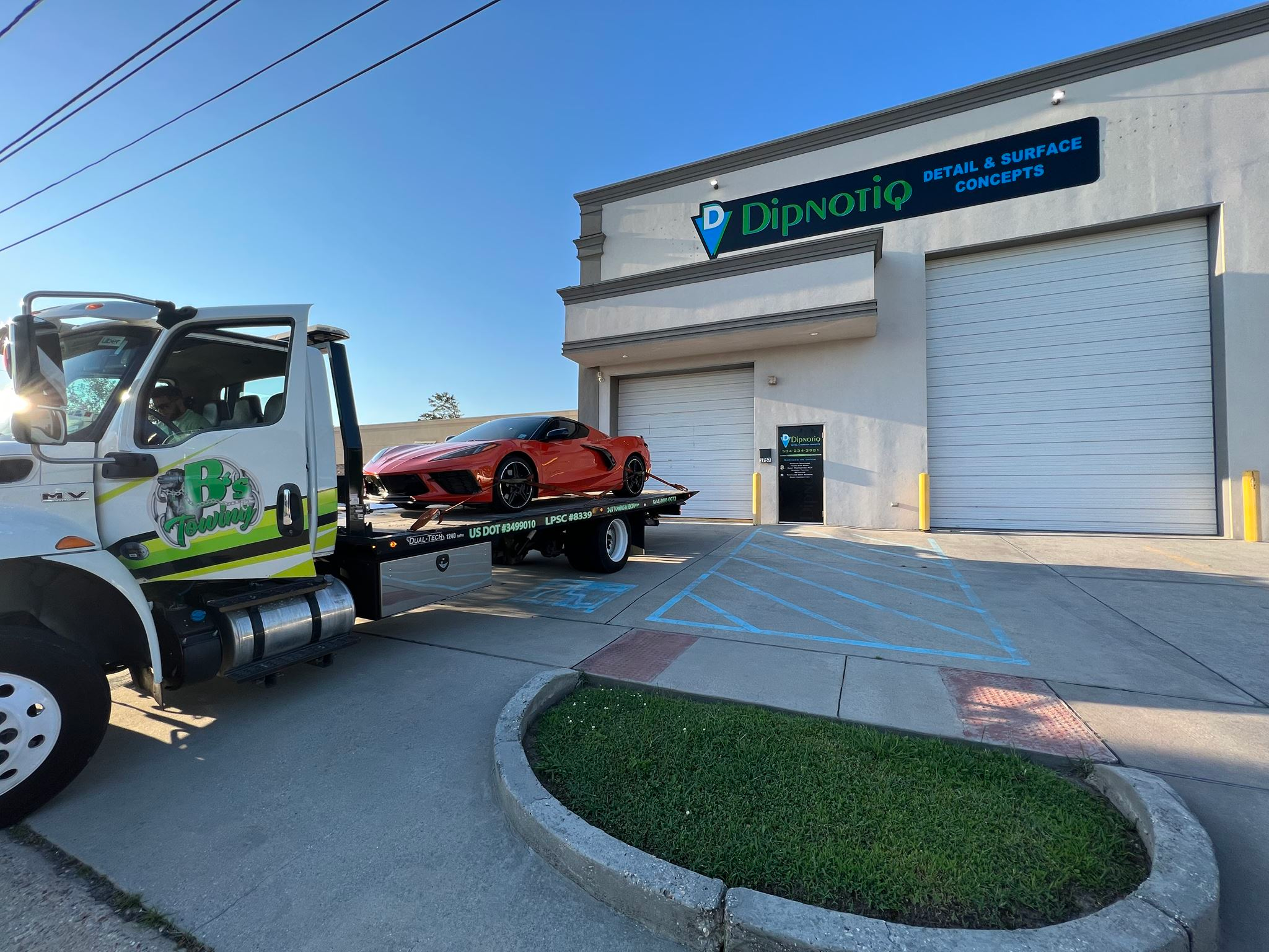 Local Light Heavy Duty Towing Tow Truck Wrecker Roadside Assistance Services Near Me in New Orleans Louisiana (LA) and surrounding areas including but not limited to the Westbank, Harvey, Gretna, Algiers, Marrero, Westwego, Belle Chasse, Chalmette, Luling, Destrehan, Kenner & Metairie.