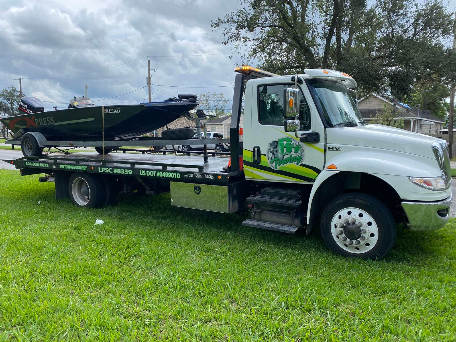 Local Light Heavy Duty Towing Tow Truck Wrecker Roadside Assistance Services Near Me in New Orleans Louisiana (LA) and surrounding areas including but not limited to the Westbank, Harvey, Gretna, Algiers, Marrero, Westwego, Belle Chasse, Chalmette, Luling, Destrehan, Kenner & Metairie.