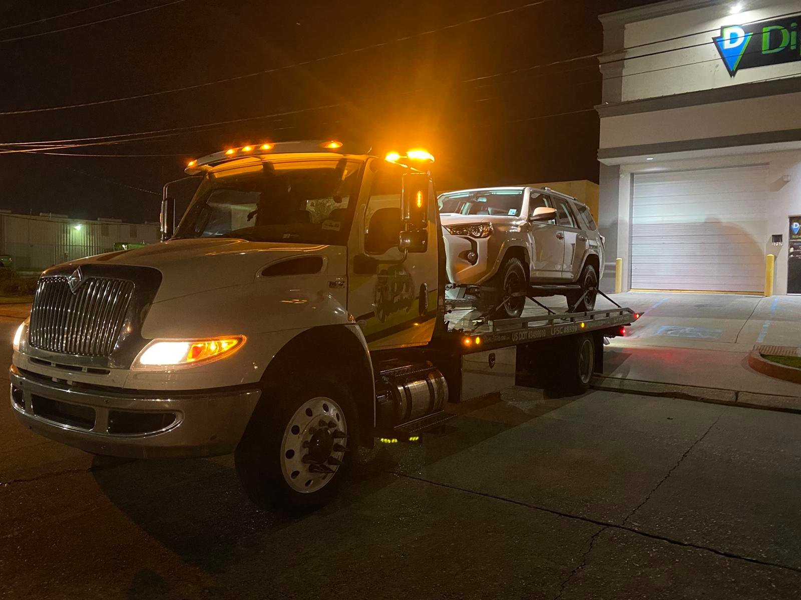 Local Light Heavy Duty Towing Tow Truck Wrecker Roadside Assistance Services Near Me in New Orleans Louisiana (LA) and surrounding areas including but not limited to the Westbank, Harvey, Gretna, Algiers, Marrero, Westwego, Belle Chasse, Chalmette, Luling, Destrehan, Kenner & Metairie.