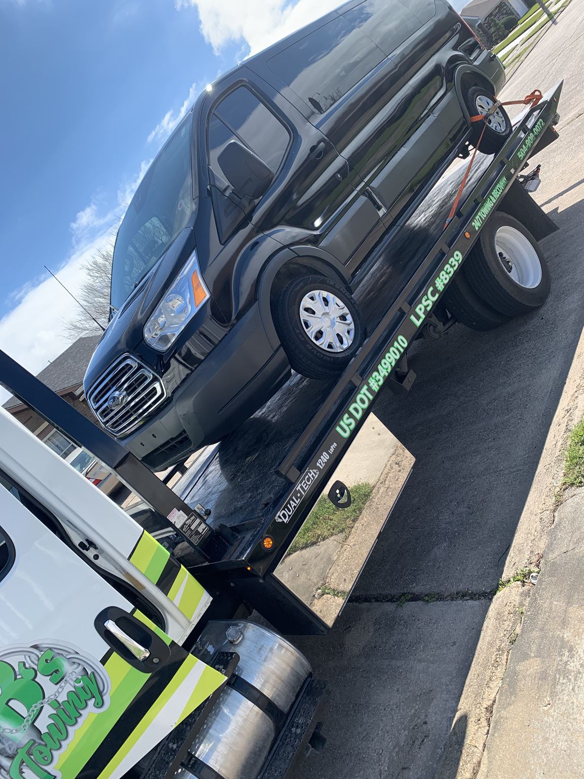 Local Light Heavy Duty Towing Tow Truck Wrecker Roadside Assistance Services Near Me in New Orleans Louisiana (LA) and surrounding areas including but not limited to the Westbank, Harvey, Gretna, Algiers, Marrero, Westwego, Belle Chasse, Chalmette, Luling, Destrehan, Kenner & Metairie.