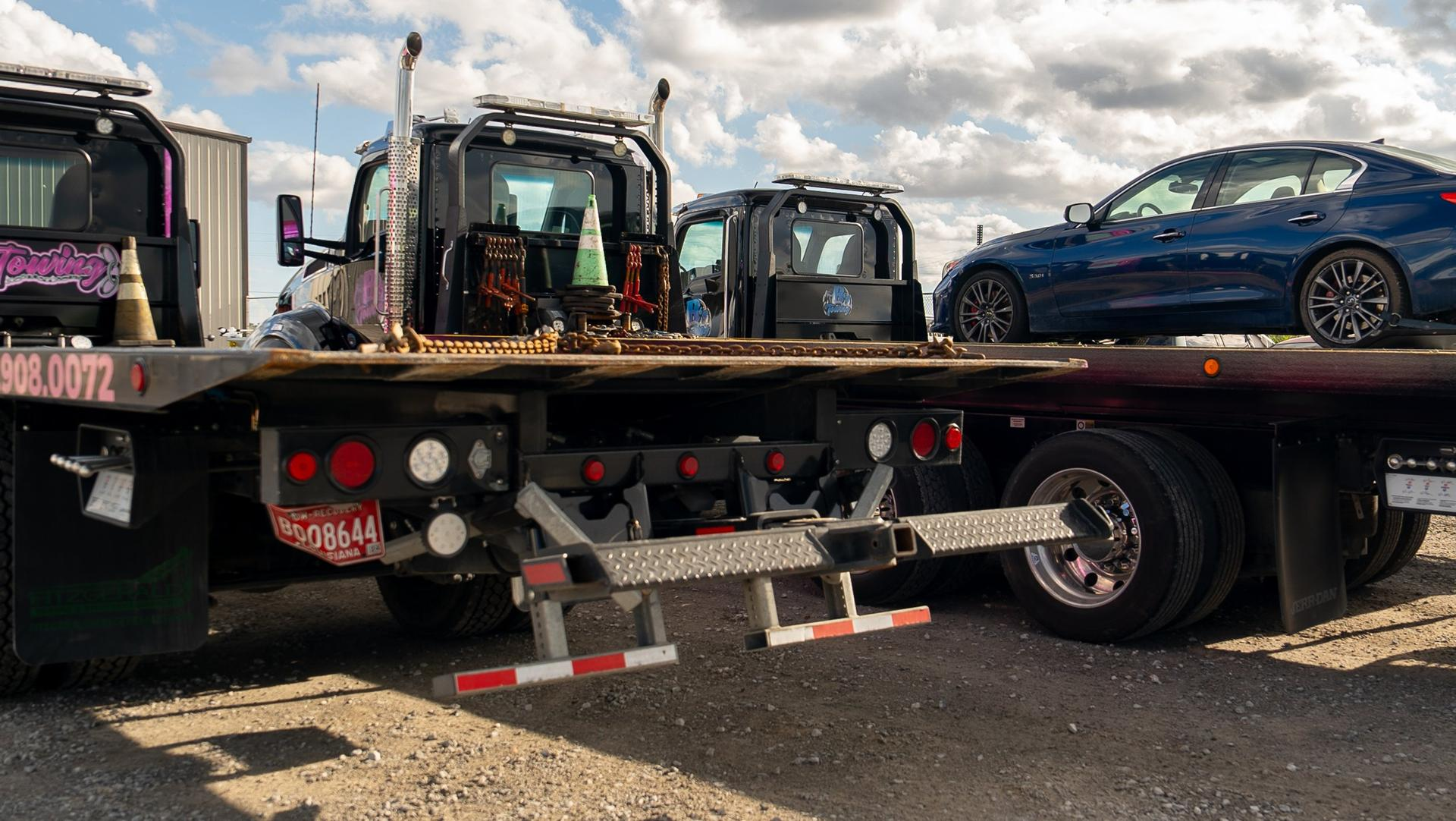 Local Light Heavy Duty Towing Tow Truck Wrecker Roadside Assistance Services Near Me in New Orleans Louisiana (LA) and surrounding areas including but not limited to the Westbank, Harvey, Gretna, Algiers, Marrero, Westwego, Belle Chasse, Chalmette, Luling, Destrehan, Kenner & Metairie.