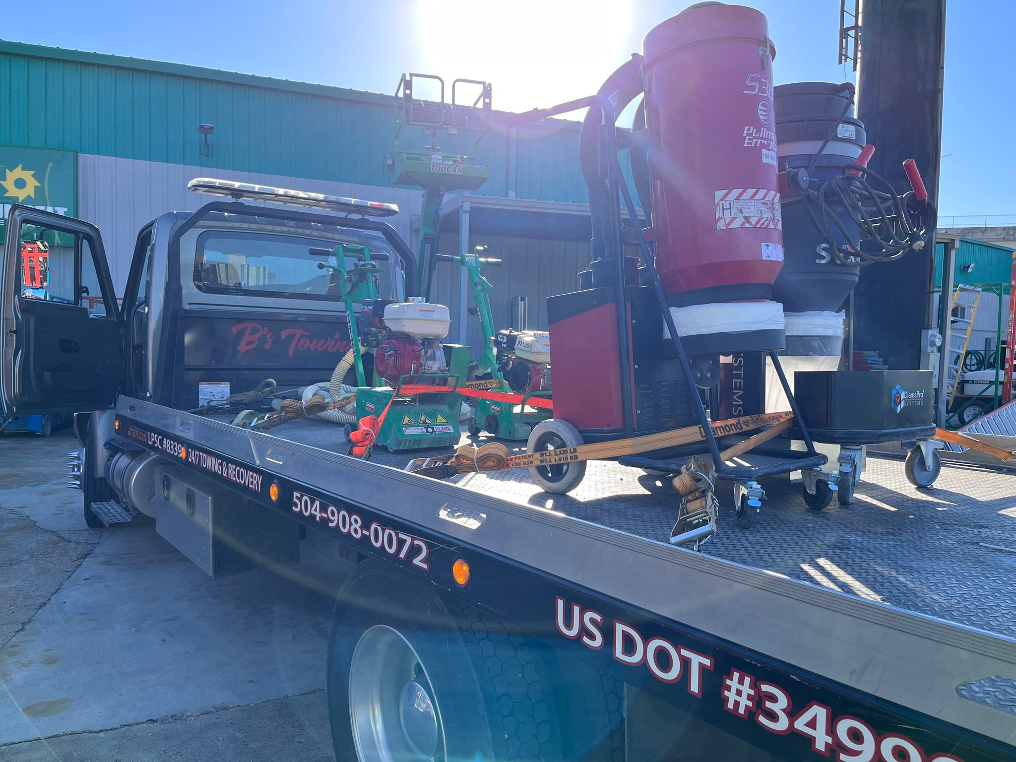 Local Light Heavy Duty Towing Tow Truck Wrecker Roadside Assistance Services Near Me in New Orleans Louisiana (LA) and surrounding areas including but not limited to the Westbank, Harvey, Gretna, Algiers, Marrero, Westwego, Belle Chasse, Chalmette, Luling, Destrehan, Kenner & Metairie.