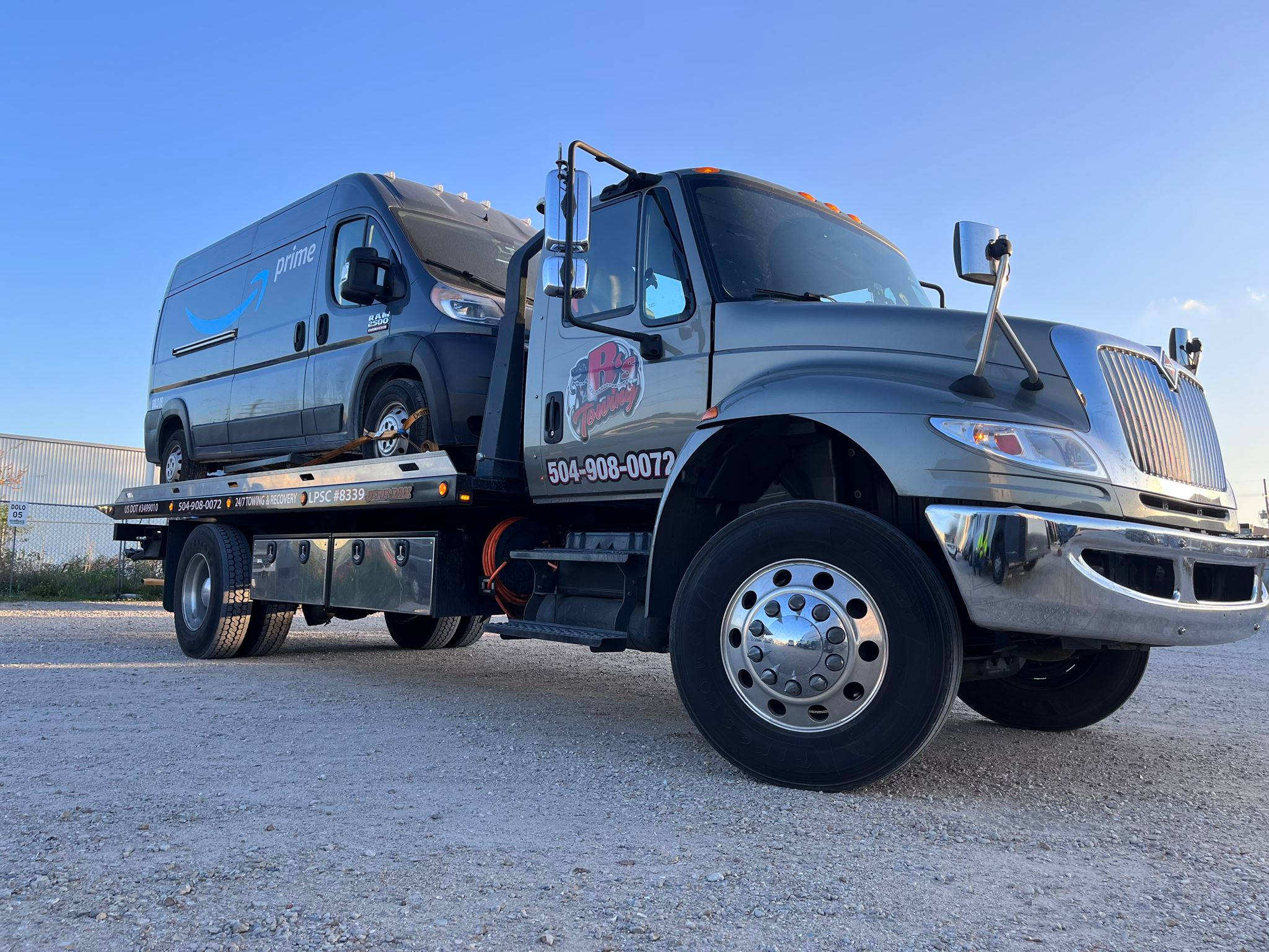 Local Light Heavy Duty Towing Tow Truck Wrecker Roadside Assistance Services Near Me in New Orleans Louisiana (LA) and surrounding areas including but not limited to the Westbank, Harvey, Gretna, Algiers, Marrero, Westwego, Belle Chasse, Chalmette, Luling, Destrehan, Kenner & Metairie.