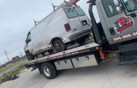 Local Light Heavy Duty Towing Tow Truck Wrecker Roadside Assistance Services Near Me in New Orleans Louisiana (LA) and surrounding areas including but not limited to the Westbank, Harvey, Gretna, Algiers, Marrero, Westwego, Belle Chasse, Chalmette, Luling, Destrehan, Kenner & Metairie.