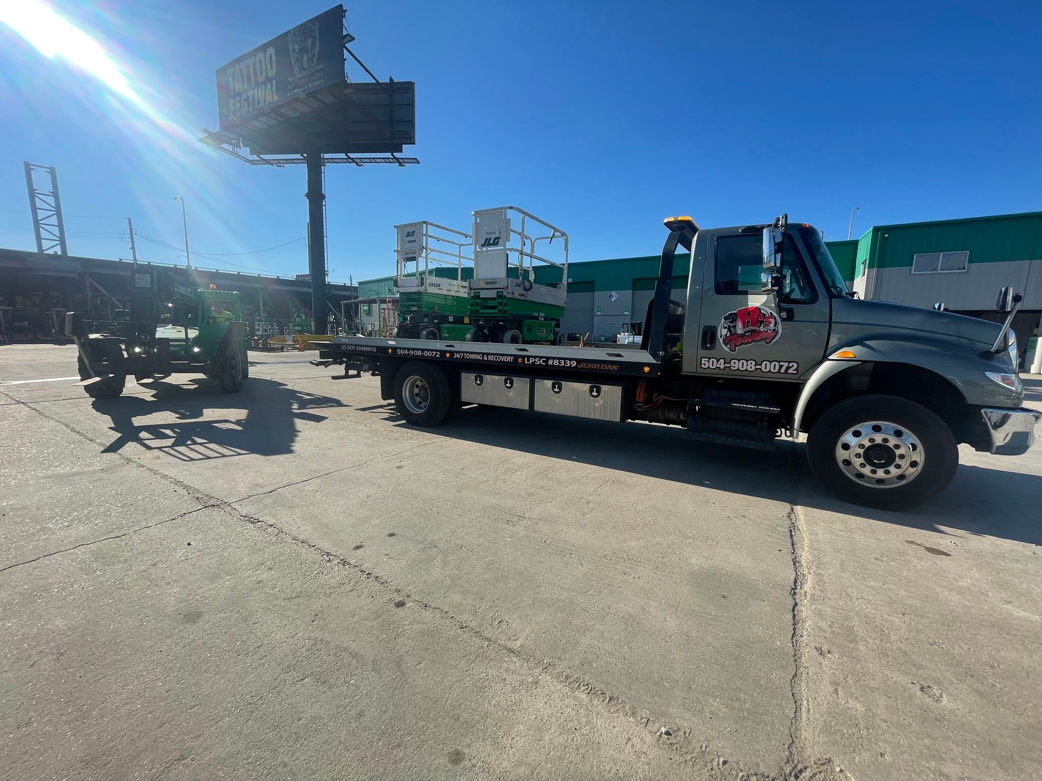 Local Light Heavy Duty Towing Tow Truck Wrecker Roadside Assistance Services Near Me in New Orleans Louisiana (LA) and surrounding areas including but not limited to the Westbank, Harvey, Gretna, Algiers, Marrero, Westwego, Belle Chasse, Chalmette, Luling, Destrehan, Kenner & Metairie.