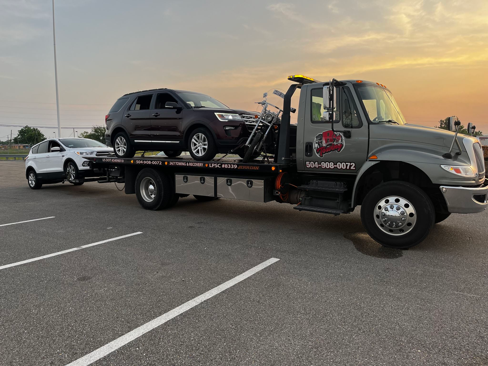 Local Light Heavy Duty Towing Tow Truck Wrecker Roadside Assistance Services Near Me in New Orleans Louisiana (LA) and surrounding areas including but not limited to the Westbank, Harvey, Gretna, Algiers, Marrero, Westwego, Belle Chasse, Chalmette, Luling, Destrehan, Kenner & Metairie.