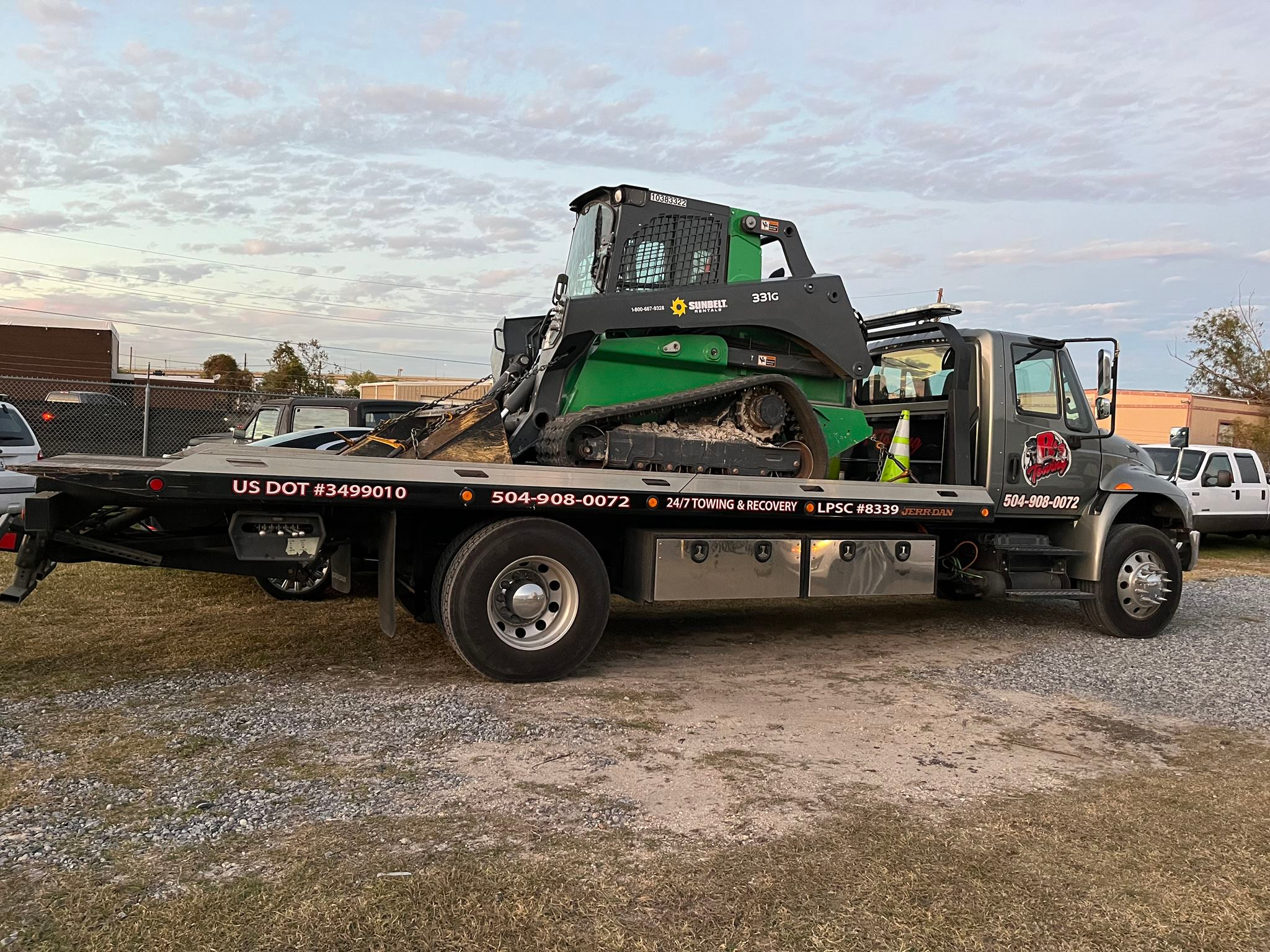 Local Light Heavy Duty Towing Tow Truck Wrecker Roadside Assistance Services Near Me in New Orleans Louisiana (LA) and surrounding areas including but not limited to the Westbank, Harvey, Gretna, Algiers, Marrero, Westwego, Belle Chasse, Chalmette, Luling, Destrehan, Kenner & Metairie.