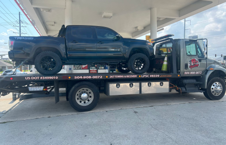 Local Light Heavy Duty Towing Tow Truck Wrecker Roadside Assistance Services Near Me in New Orleans Louisiana (LA) and surrounding areas including but not limited to the Westbank, Harvey, Gretna, Algiers, Marrero, Westwego, Belle Chasse, Chalmette, Luling, Destrehan, Kenner & Metairie.