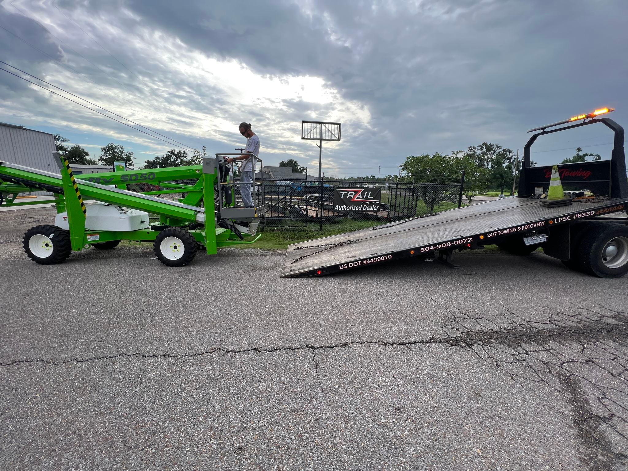 Local Light Heavy Duty Towing Tow Truck Wrecker Roadside Assistance Services Near Me in New Orleans Louisiana (LA) and surrounding areas including but not limited to the Westbank, Harvey, Gretna, Algiers, Marrero, Westwego, Belle Chasse, Chalmette, Luling, Destrehan, Kenner & Metairie.