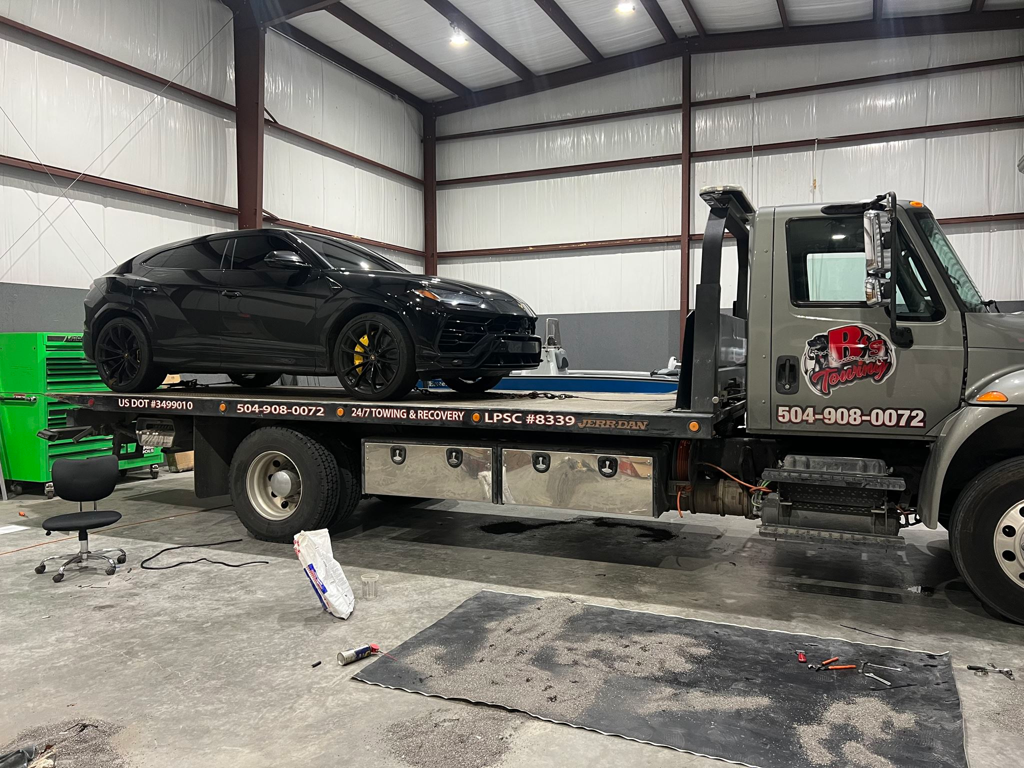 Local Light Heavy Duty Towing Tow Truck Wrecker Roadside Assistance Services Near Me in New Orleans Louisiana (LA) and surrounding areas including but not limited to the Westbank, Harvey, Gretna, Algiers, Marrero, Westwego, Belle Chasse, Chalmette, Luling, Destrehan, Kenner & Metairie.