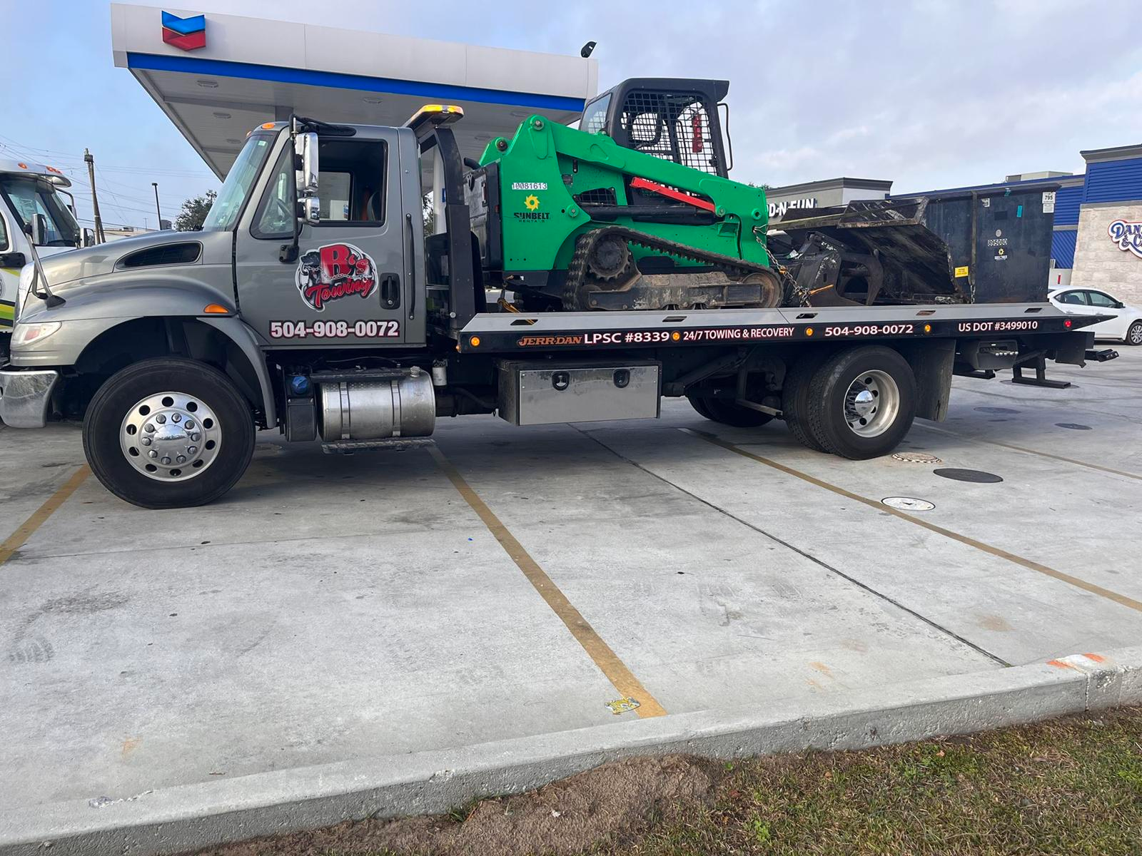 Local Light Heavy Duty Towing Tow Truck Wrecker Roadside Assistance Services Near Me in New Orleans Louisiana (LA) and surrounding areas including but not limited to the Westbank, Harvey, Gretna, Algiers, Marrero, Westwego, Belle Chasse, Chalmette, Luling, Destrehan, Kenner & Metairie.