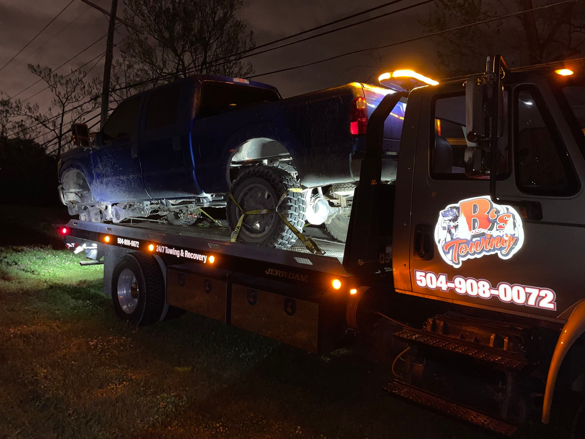Local Light Heavy Duty Towing Tow Truck Wrecker Roadside Assistance Services Near Me in New Orleans Louisiana (LA) and surrounding areas including but not limited to the Westbank, Harvey, Gretna, Algiers, Marrero, Westwego, Belle Chasse, Chalmette, Luling, Destrehan, Kenner & Metairie.