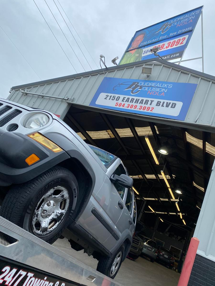 Local Light Heavy Duty Towing Tow Truck Wrecker Roadside Assistance Services Near Me in New Orleans Louisiana (LA) and surrounding areas including but not limited to the Westbank, Harvey, Gretna, Algiers, Marrero, Westwego, Belle Chasse, Chalmette, Luling, Destrehan, Kenner & Metairie.