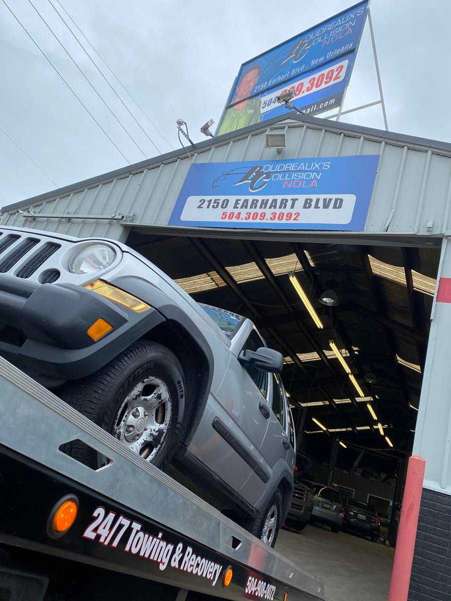 Local Light Heavy Duty Towing Tow Truck Wrecker Roadside Assistance Services Near Me in New Orleans Louisiana (LA) and surrounding areas including but not limited to the Westbank, Harvey, Gretna, Algiers, Marrero, Westwego, Belle Chasse, Chalmette, Luling, Destrehan, Kenner & Metairie.