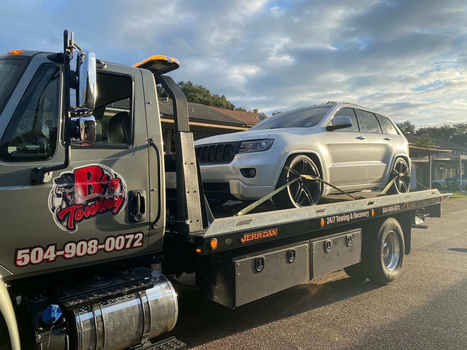 Local Light Heavy Duty Towing Tow Truck Wrecker Roadside Assistance Services Near Me in New Orleans Louisiana (LA) and surrounding areas including but not limited to the Westbank, Harvey, Gretna, Algiers, Marrero, Westwego, Belle Chasse, Chalmette, Luling, Destrehan, Kenner & Metairie.