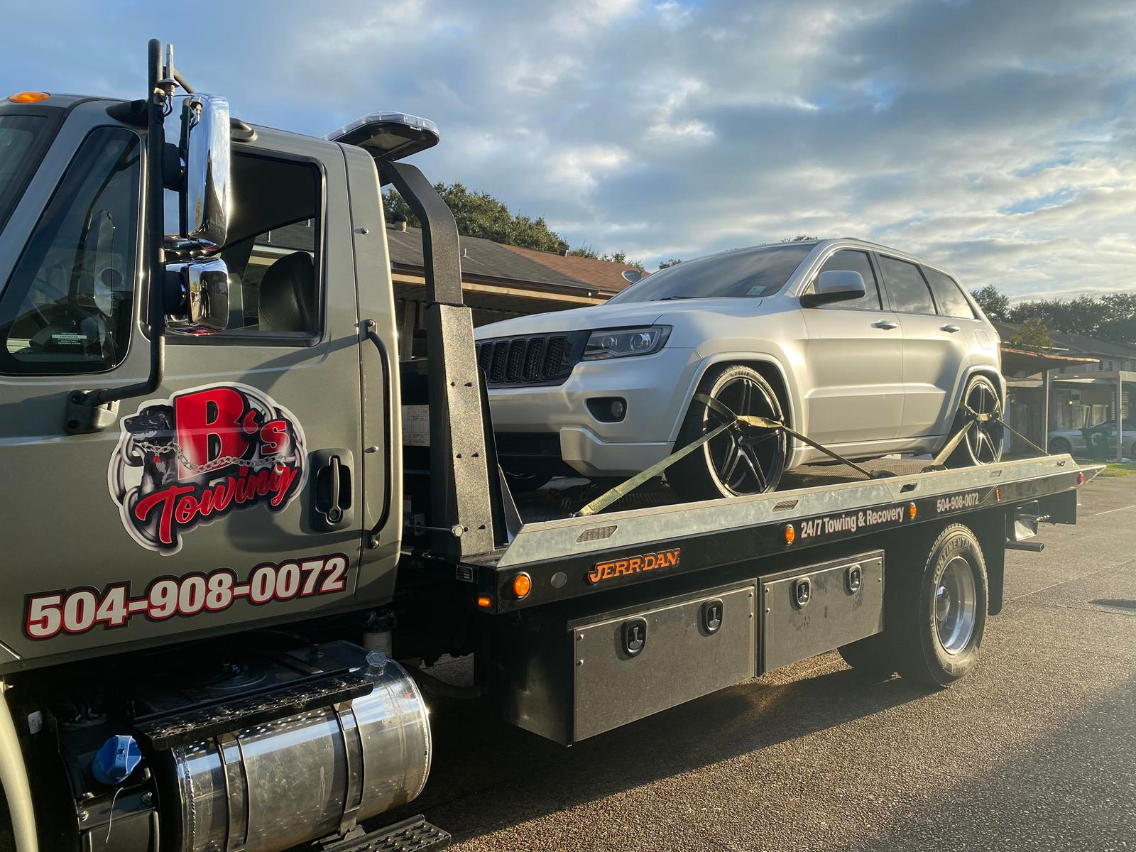 Local Light Heavy Duty Towing Tow Truck Wrecker Roadside Assistance Services Near Me in New Orleans Louisiana (LA) and surrounding areas including but not limited to the Westbank, Harvey, Gretna, Algiers, Marrero, Westwego, Belle Chasse, Chalmette, Luling, Destrehan, Kenner & Metairie.